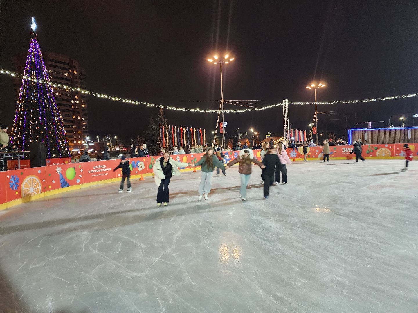 чехов, советская площадь, главный каток, открытие катка, ледовая арена, каток под открытым небом, церемония открытия, показательные выступления, фигуристы, хоккеисты, спортшкола витязь, массовое катание, бесплатный каток, прокат коньков, заточка коньков, зима в  подмосковье, проект губернатора московской области, график работы,предварительная регистрация, расписание сеансов,