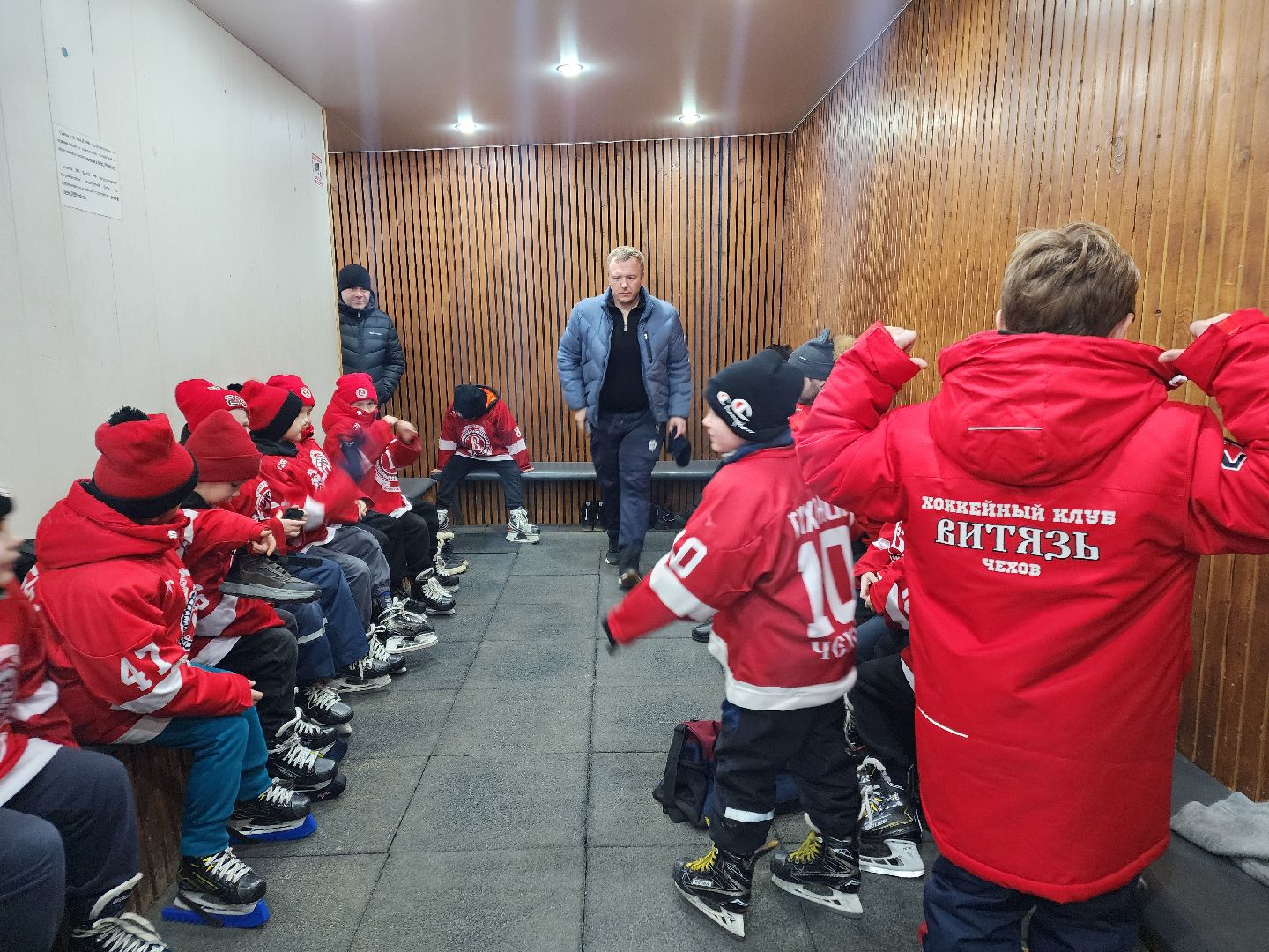 чехов, советская площадь, главный каток, открытие катка, ледовая арена, каток под открытым небом, церемония открытия, показательные выступления, фигуристы, хоккеисты, спортшкола витязь, массовое катание, бесплатный каток, прокат коньков, заточка коньков, зима в  подмосковье, проект губернатора московской области, график работы,предварительная регистрация, расписание сеансов,