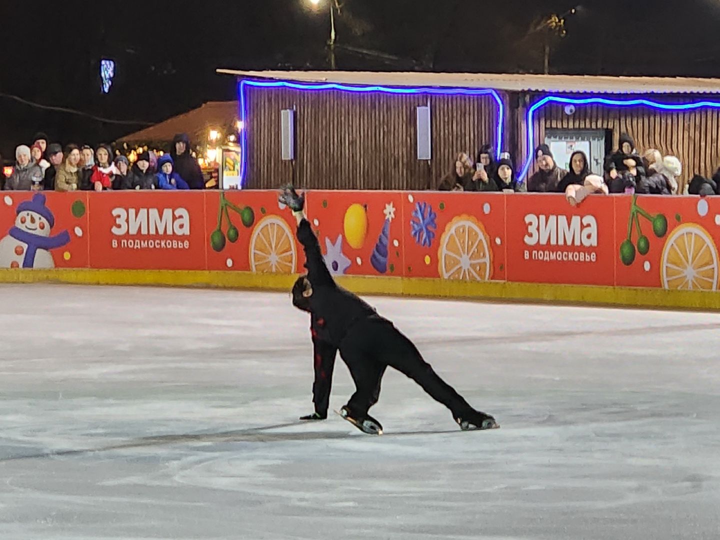 чехов, советская площадь, главный каток, открытие катка, ледовая арена, каток под открытым небом, церемония открытия, показательные выступления, фигуристы, хоккеисты, спортшкола витязь, массовое катание, бесплатный каток, прокат коньков, заточка коньков, зима в  подмосковье, проект губернатора московской области, график работы,предварительная регистрация, расписание сеансов,
