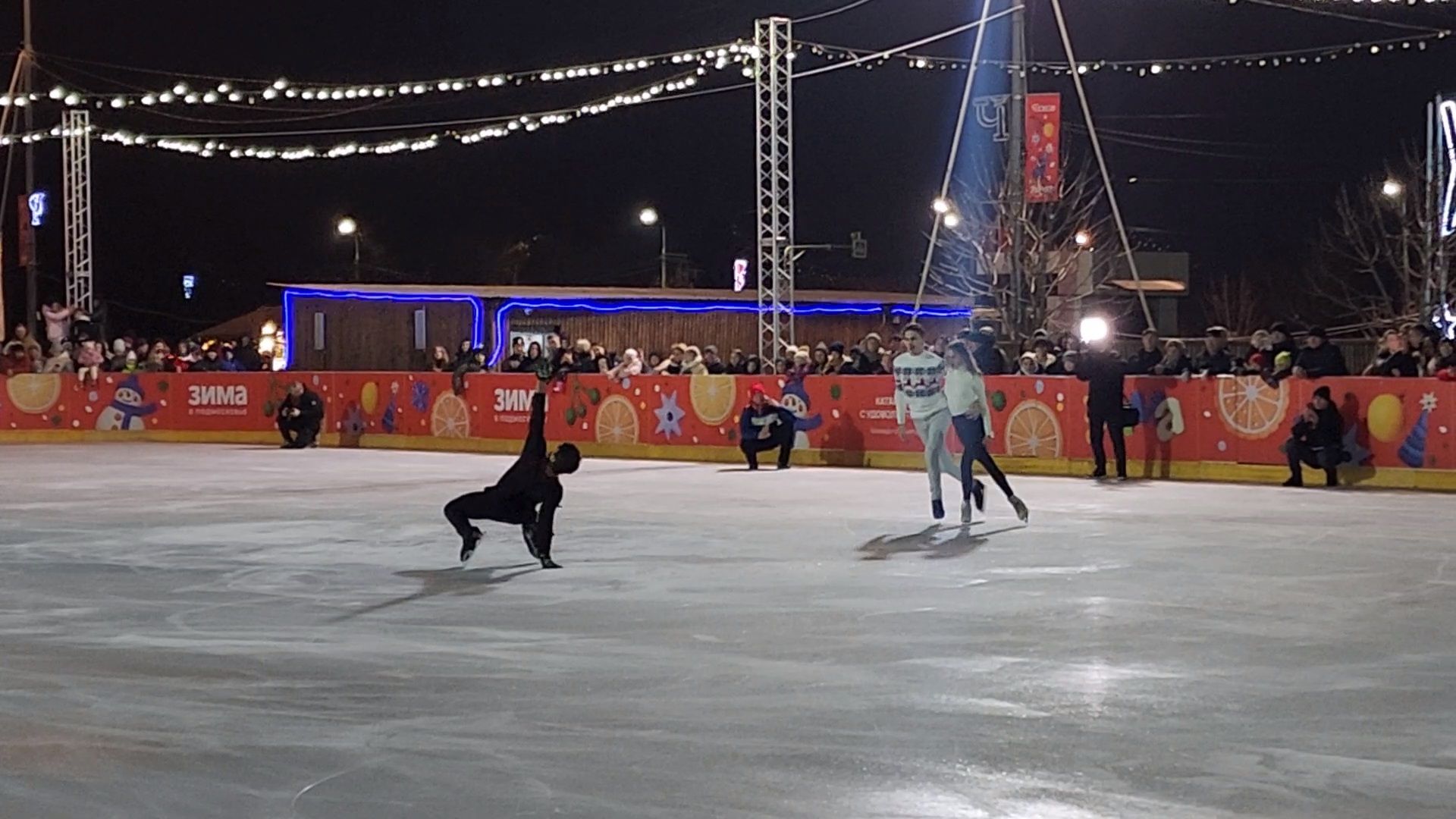 чехов, советская площадь, главный каток, открытие катка, ледовая арена, каток под открытым небом, церемония открытия, показательные выступления, фигуристы, хоккеисты, спортшкола витязь, массовое катание, бесплатный каток, прокат коньков, заточка коньков, зима в  подмосковье, проект губернатора московской области, график работы,предварительная регистрация, расписание сеансов,