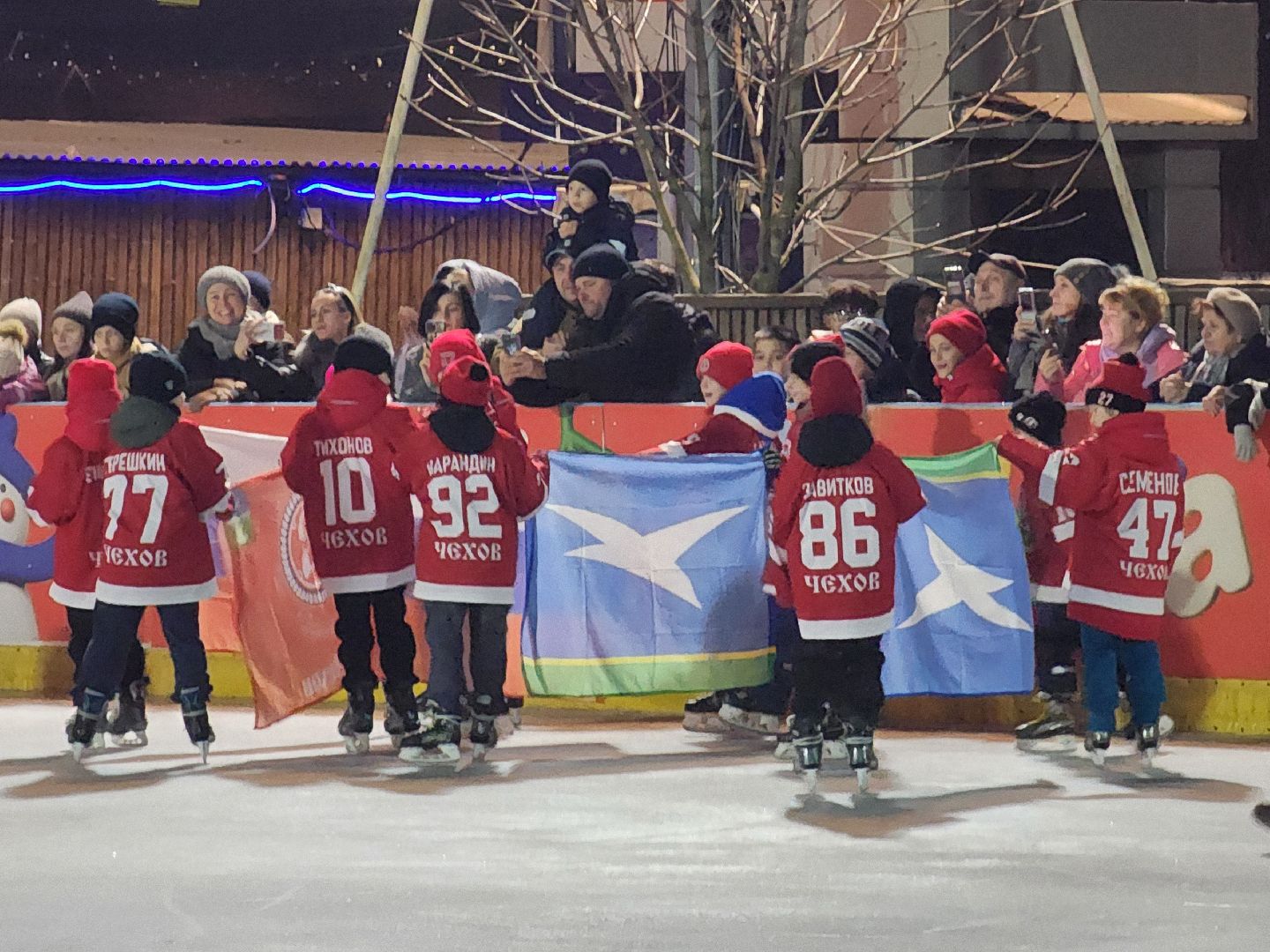 чехов, советская площадь, главный каток, открытие катка, ледовая арена, каток под открытым небом, церемония открытия, показательные выступления, фигуристы, хоккеисты, спортшкола витязь, массовое катание, бесплатный каток, прокат коньков, заточка коньков, зима в  подмосковье, проект губернатора московской области, график работы,предварительная регистрация, расписание сеансов,