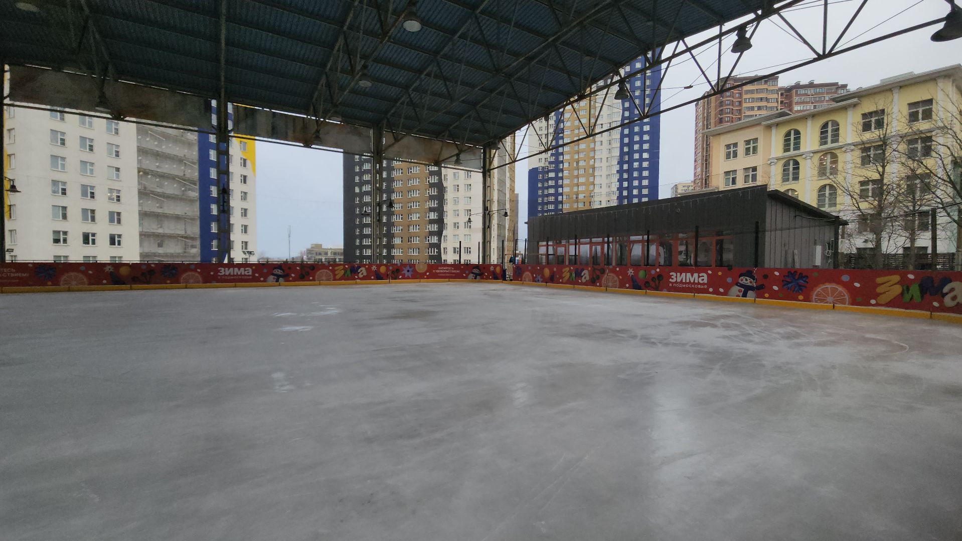 жк арт, красногорск, каток, зима в  подмосковье,