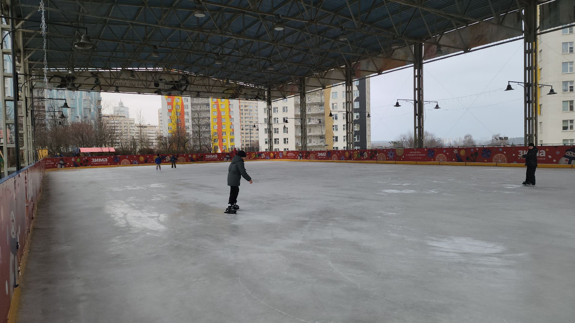 жк арт, красногорск, каток, зима в  подмосковье,