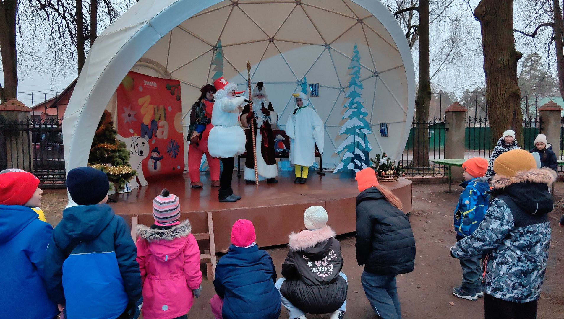 Дед Мороз, снеговик, елка,