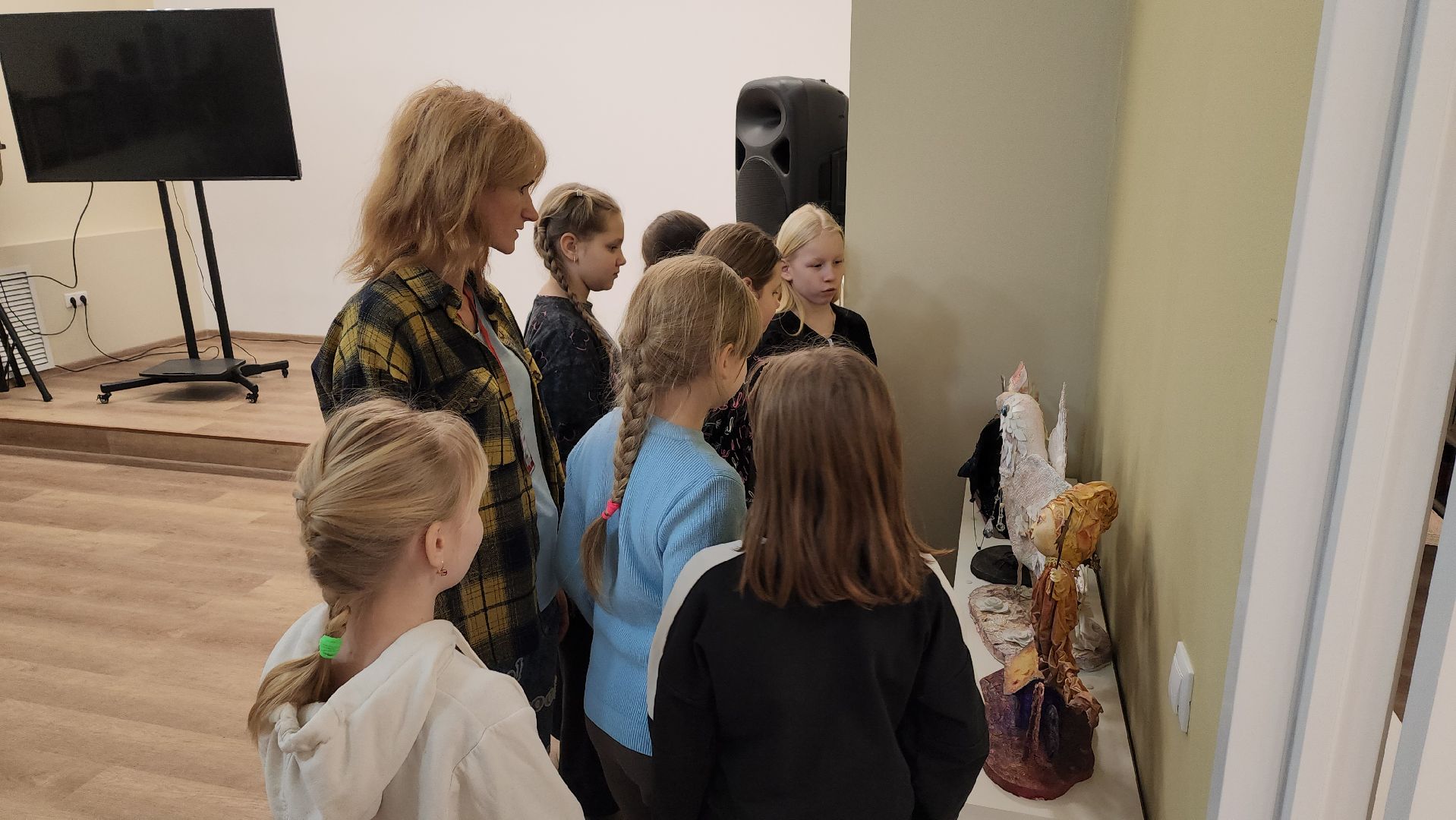 луховицы, библиотека, выставка художницы, культура,