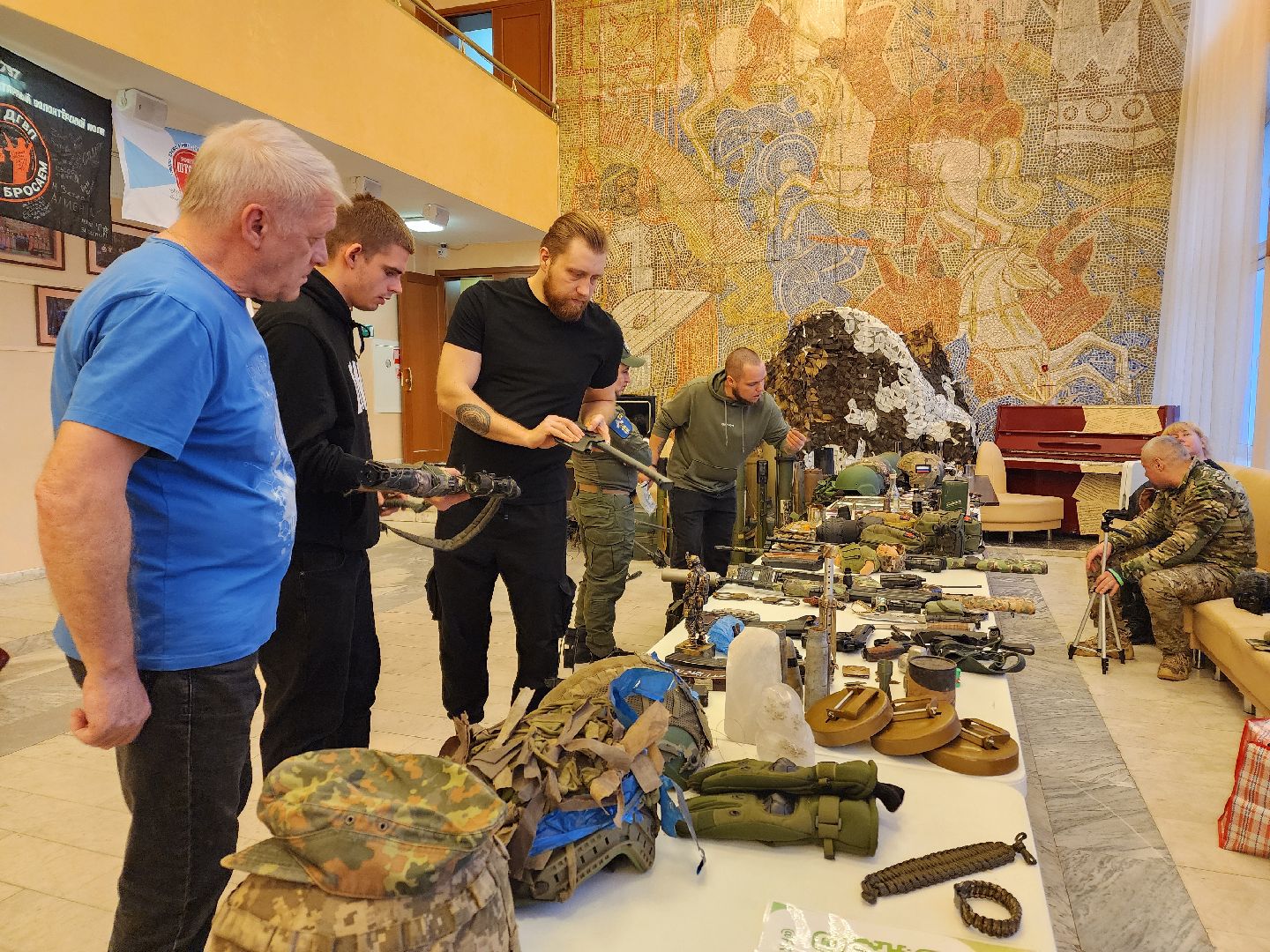 чехов, дворец культуры дружба, передвижной музей сво, выставка, экспозиция, добровольный гуманитарный волонтерский полк, чеховская кашеварочка, максим позывной ветер, ирина черникова, волонтеры и добровольцы, гуманитарная помощь, образцы вооружения, сухие пайки, мастер-классы, продуктовые наборы, плетение сетей,сво-797, беспилотники, ударные дроны, фотовыставка, книги,