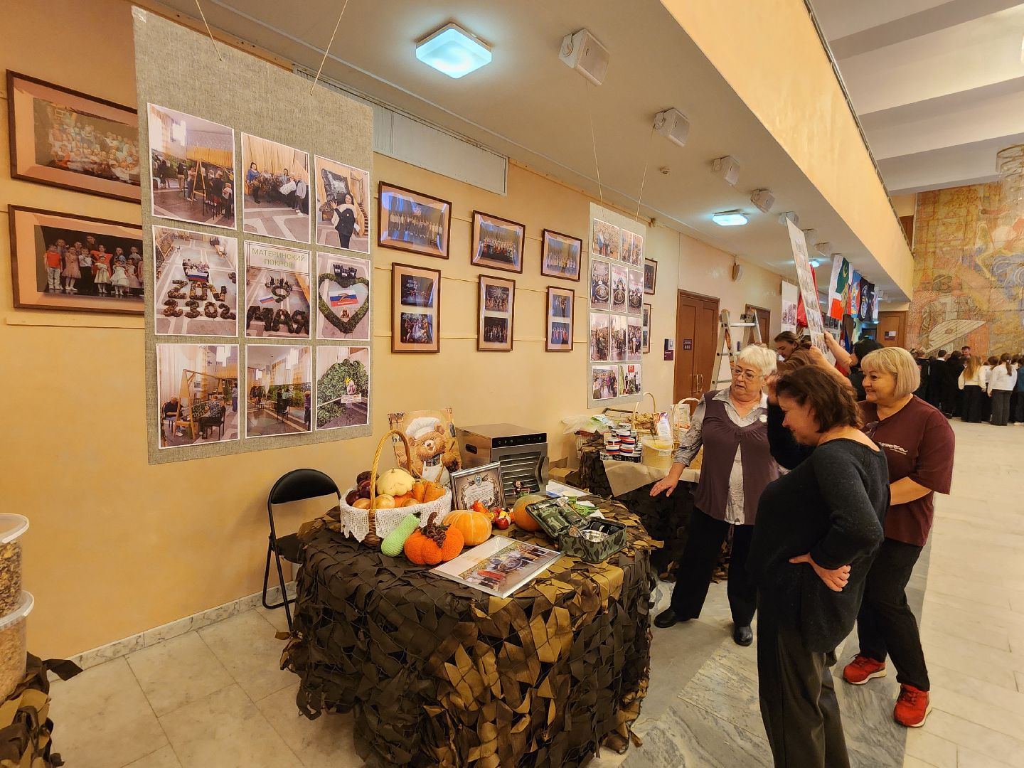 чехов, дворец культуры дружба, передвижной музей сво, выставка, экспозиция, добровольный гуманитарный волонтерский полк, чеховская кашеварочка, максим позывной ветер, ирина черникова, волонтеры и добровольцы, гуманитарная помощь, образцы вооружения, сухие пайки, мастер-классы, продуктовые наборы, плетение сетей,сво-797, беспилотники, ударные дроны, фотовыставка, книги,