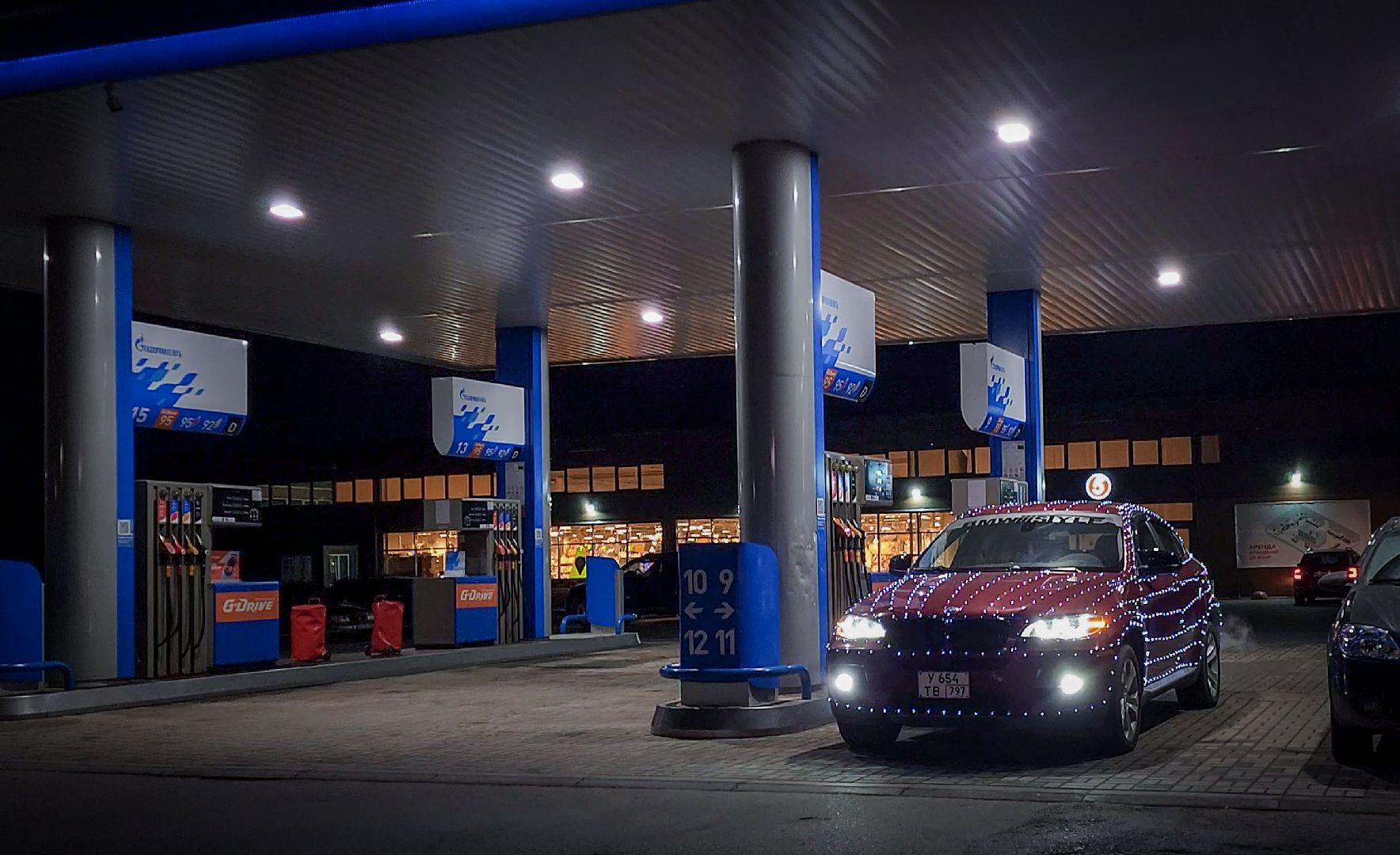 бронницы, новогодний автомобиль, светящаяся машина в бронницах, машина в гирляндах,