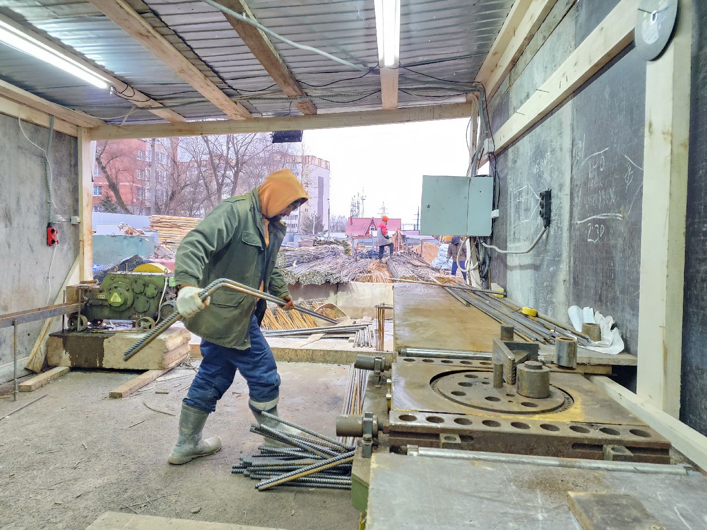 чехов, гимназия 2,  пристройка на 550 мест, строительство, каркас для фундамента, армирование, арматура, фундаментная плита, подбетонка, инженерные сети, водопровод, холодное водоснабжение, подъездные пути, разворотная площадка, котлован, вывоз грунта, госпрограмма московской области, строительство социальных объектов,