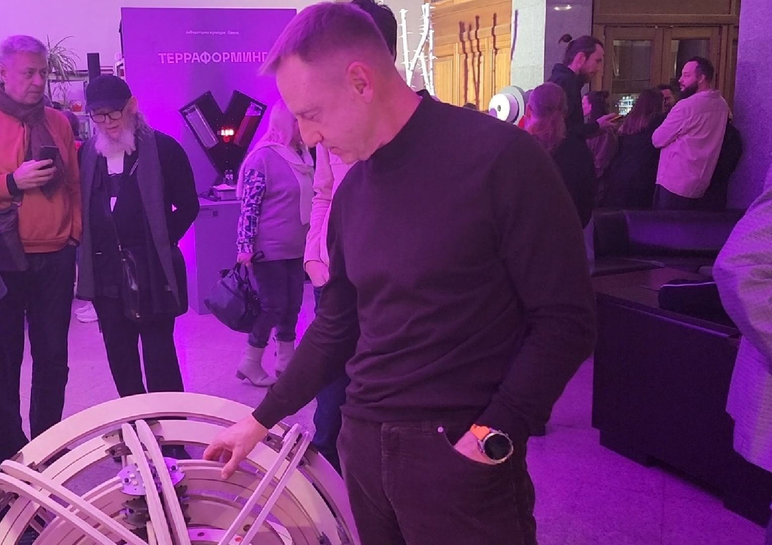 долгопрудный, мфти, выставка, художники, ученые, нейросети, терраформинг, метапоэтическое зеркало, поэзия хайку,