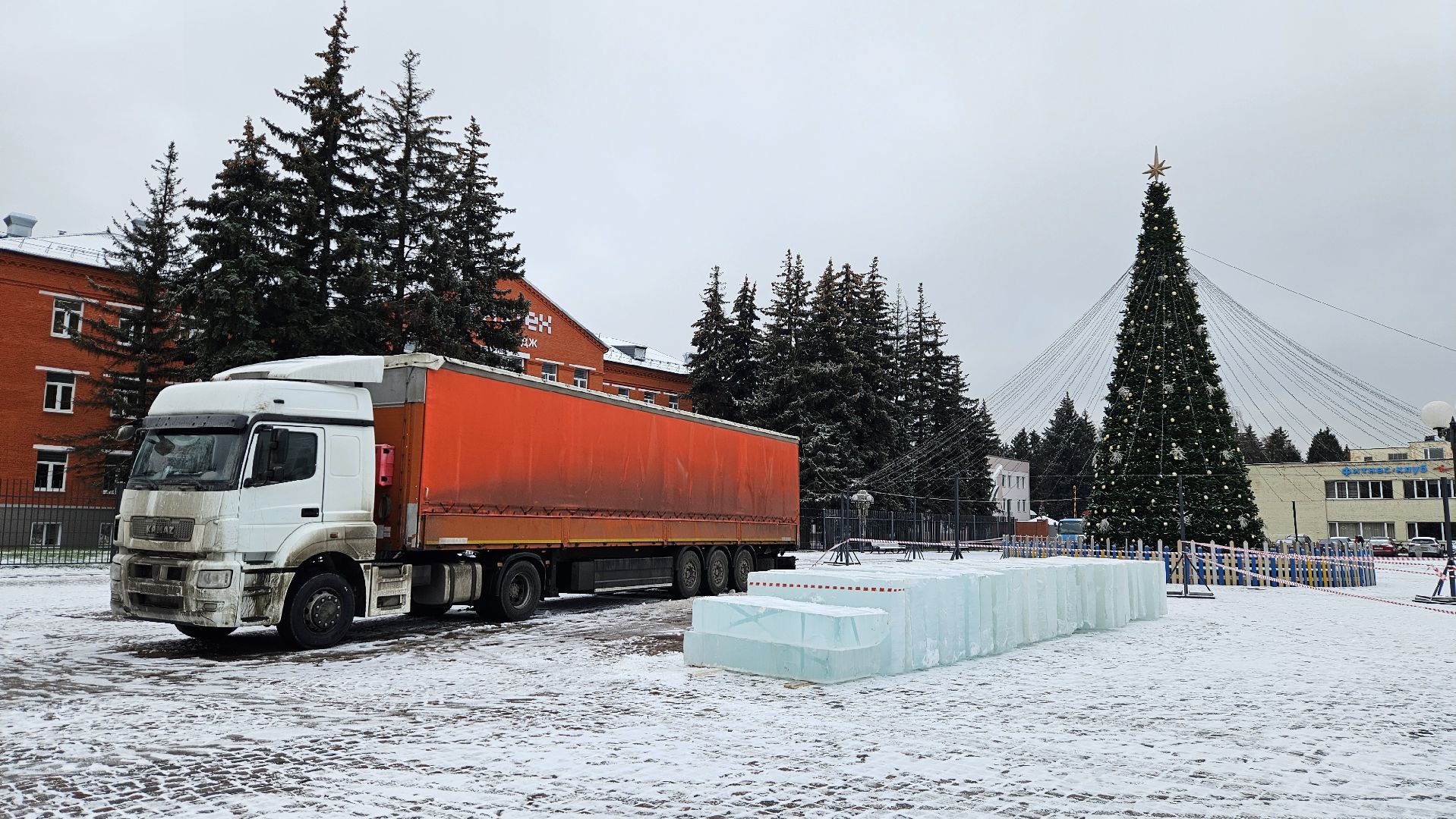 долгопрудный, площадь собина, ледовый городок, зима в подмосковье 2025,