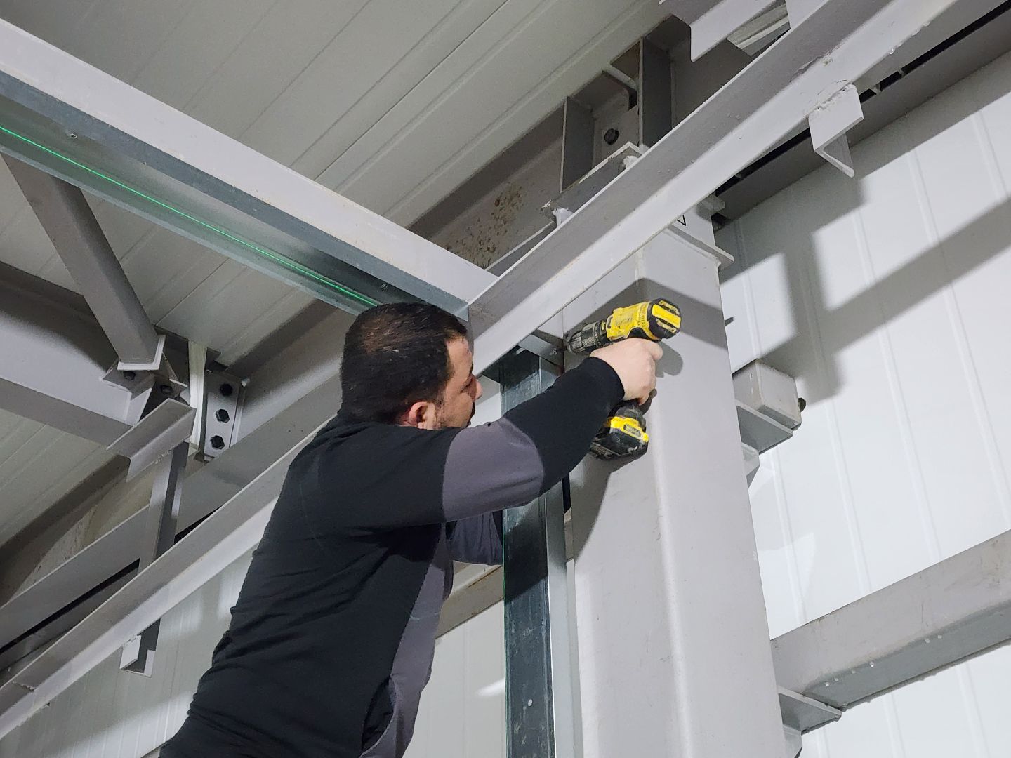 чехов, микрорайон губернский, лесопарк, строительство, благоустройство, многофункциональный павильон, внутренняя отделка, монтаж перегородок, кровля, сэндвич панели, тепловой контур,госпрограмма московской области, формирование комфортной городской среды, проходы и проезды,укладка плитки, монтаж полов, витражное остекление,инженерные сети,кафе, серверная,стяжка пола,