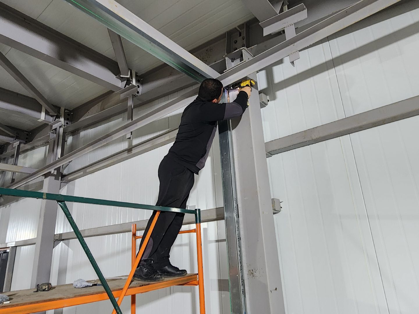 чехов, микрорайон губернский, лесопарк, строительство, благоустройство, многофункциональный павильон, внутренняя отделка, монтаж перегородок, кровля, сэндвич панели, тепловой контур,госпрограмма московской области, формирование комфортной городской среды, проходы и проезды,укладка плитки, монтаж полов, витражное остекление,инженерные сети,кафе, серверная,стяжка пола,