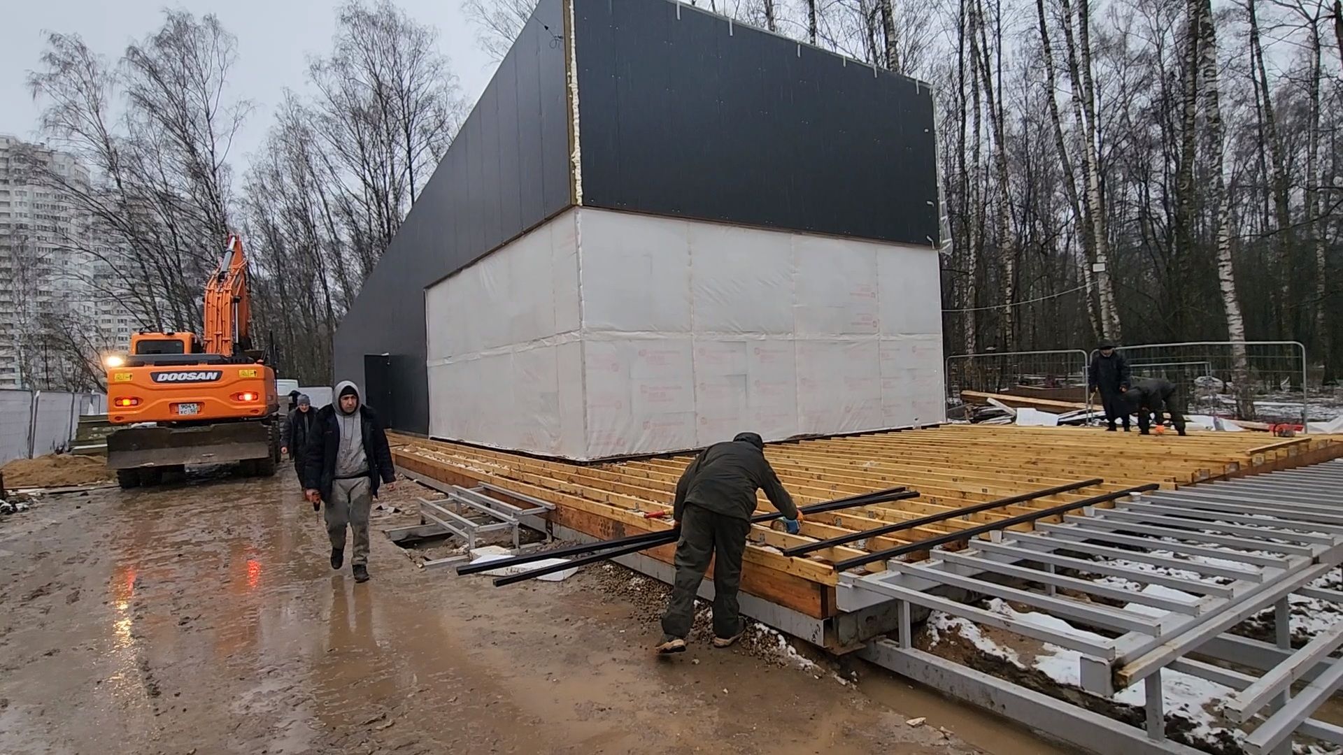 чехов,микрорайон губернский, лесопарк, строительство, благоустройство, универсальный павильон, летняя веранда, терраса, основание под веранду, проходы и проезды, пешеходные зоны, фасадные работы, инженерные сети, канализационно-насосная станция, видеокамеры,  серверная, кафе,госпрограмма московской области, формирование комфортной городской среды,