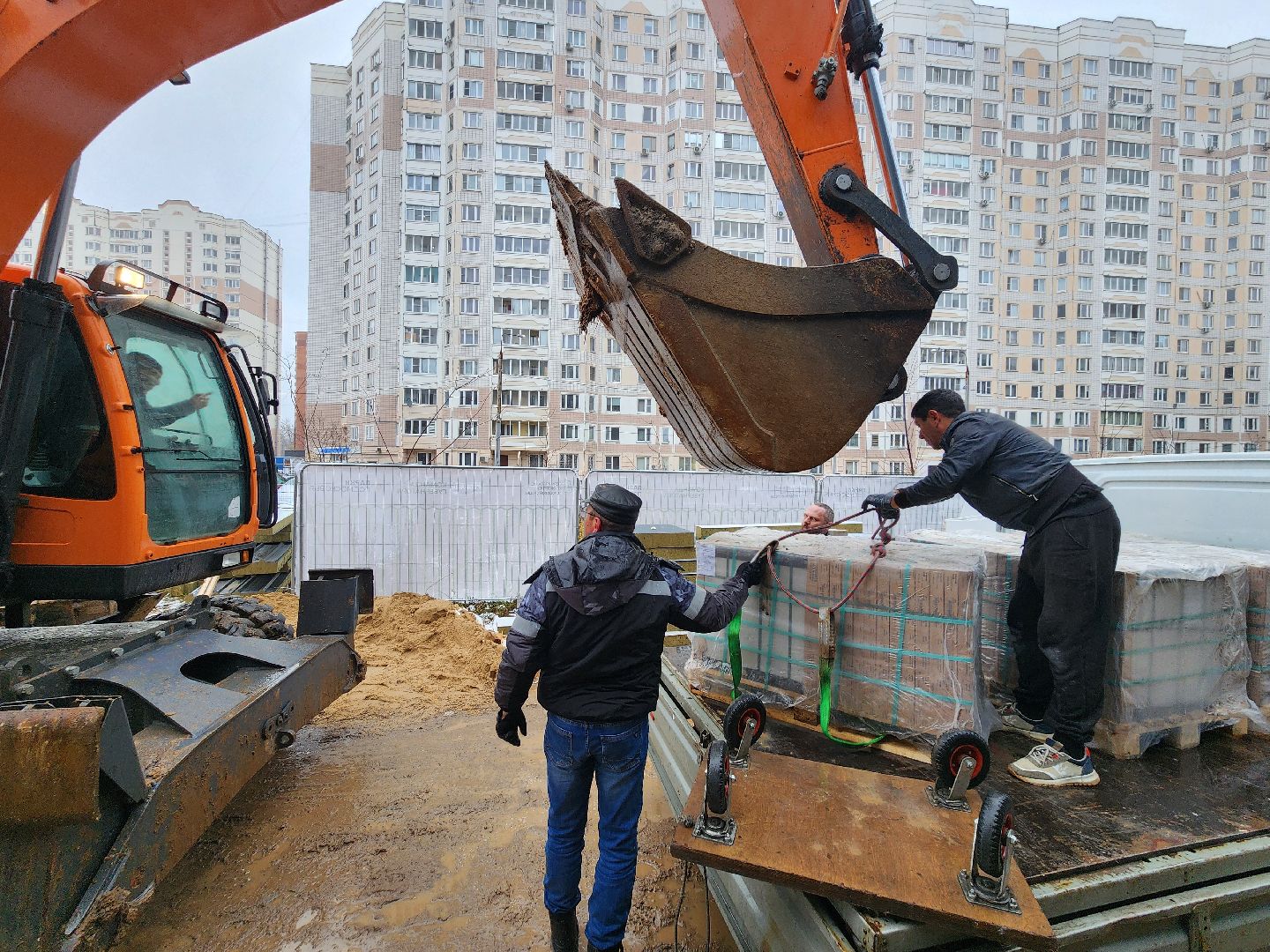 чехов,микрорайон губернский, лесопарк, строительство, благоустройство, универсальный павильон, летняя веранда, терраса, основание под веранду, проходы и проезды, пешеходные зоны, фасадные работы, инженерные сети, канализационно-насосная станция, видеокамеры,  серверная, кафе,госпрограмма московской области, формирование комфортной городской среды,