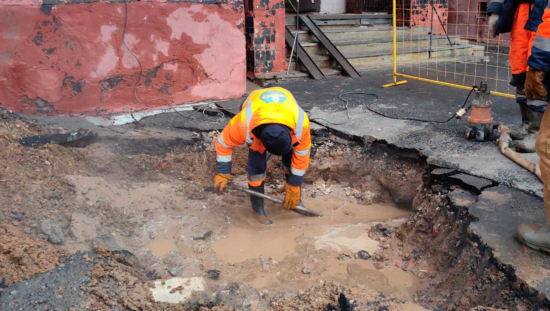 труба, горячая вода, отопление, бригада, водоканал,