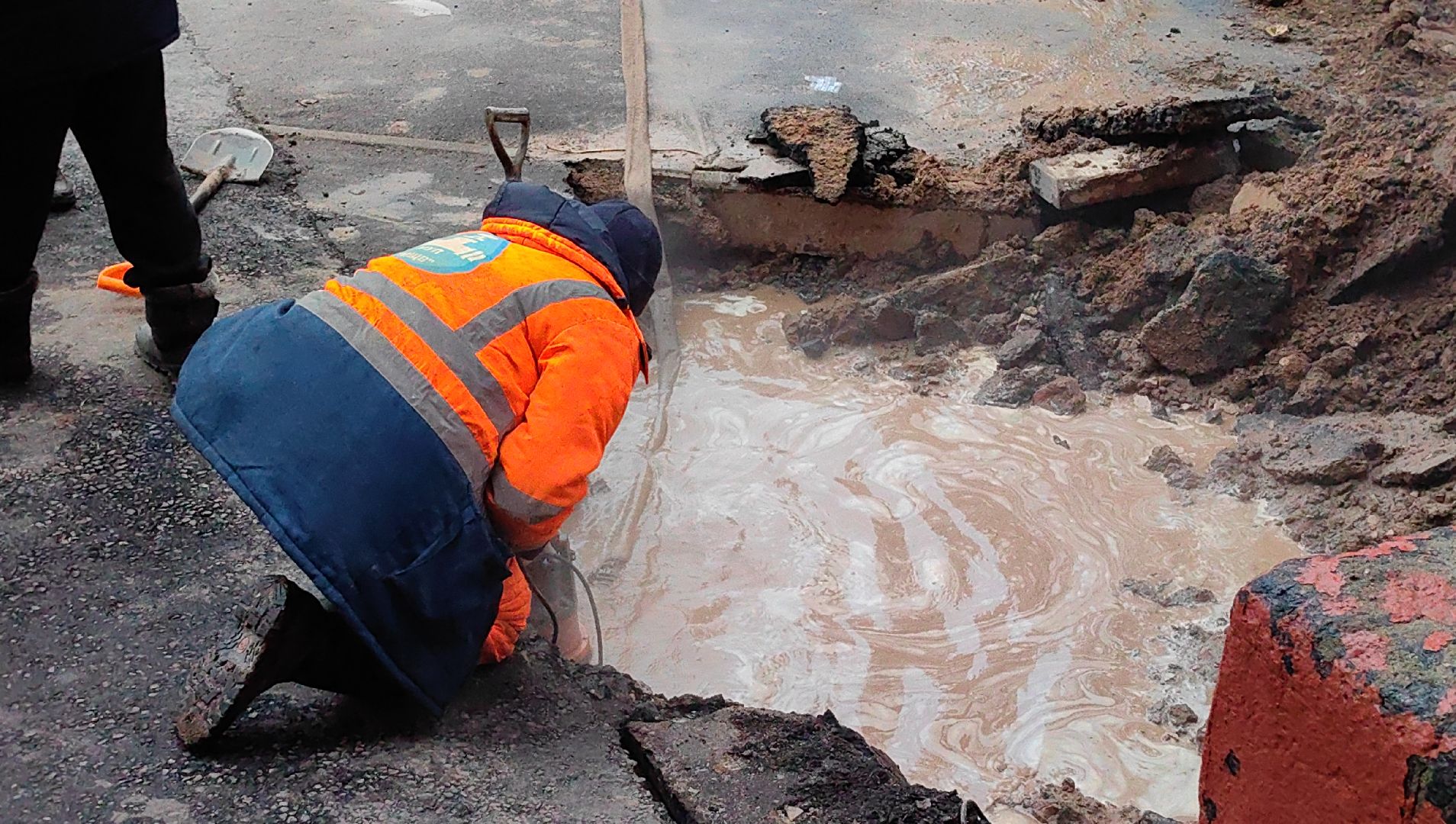 труба, горячая вода, отопление, бригада, водоканал,