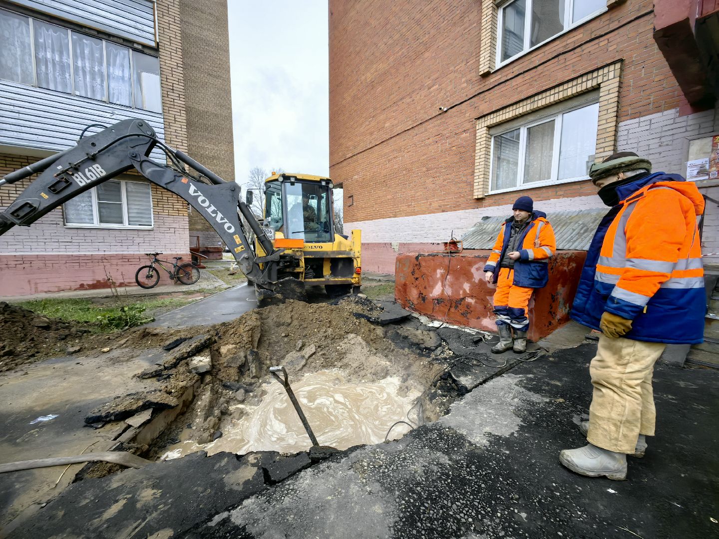 труба, горячая вода, отопление, бригада, водоканал,