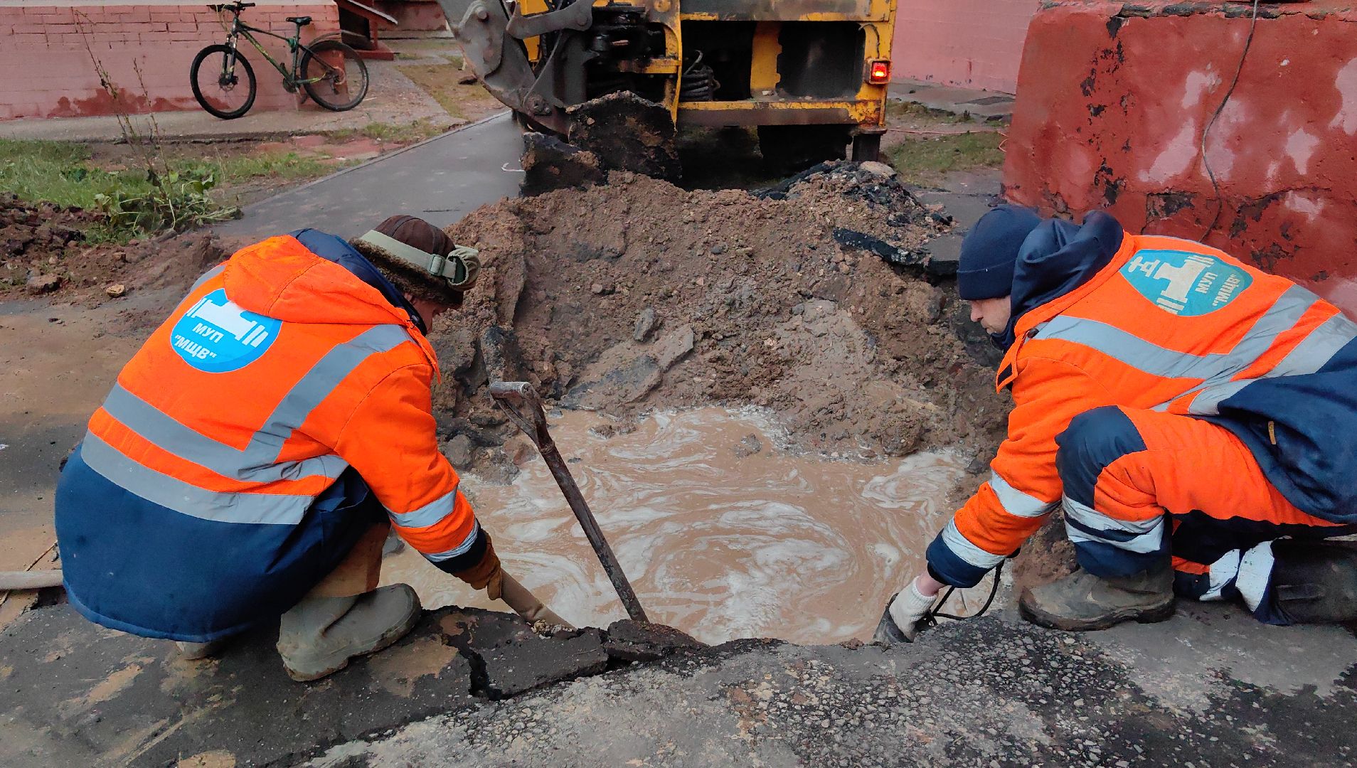 труба, горячая вода, отопление, бригада, водоканал,