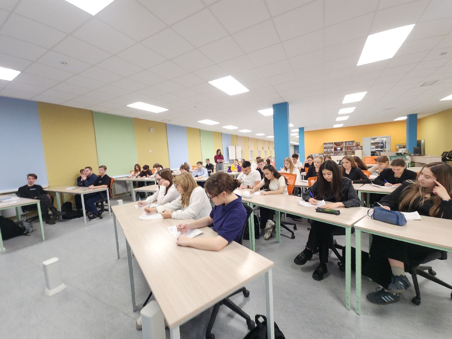 Павловский Посад , Конституция , Школа,