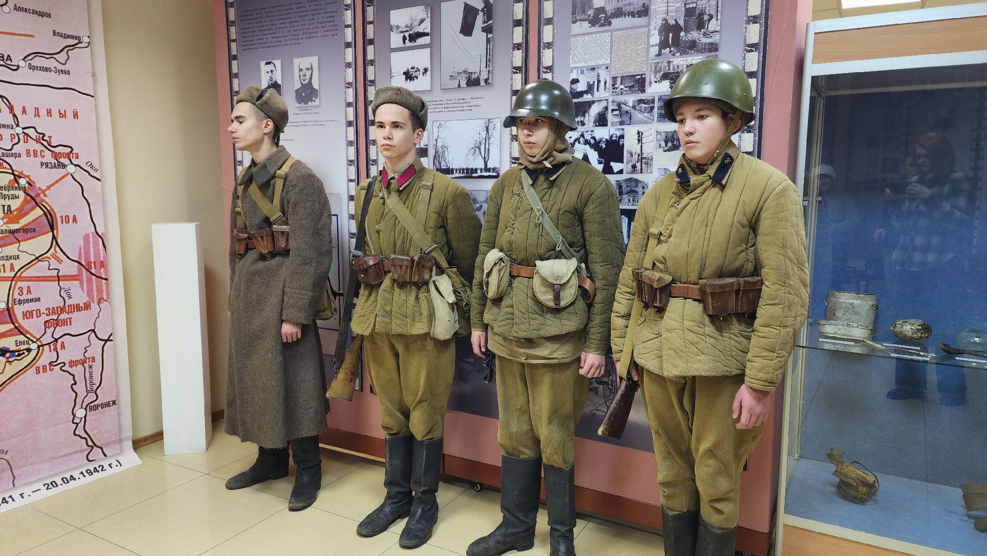 клин, выставочный зал карапаева, битва за москву, выставка,