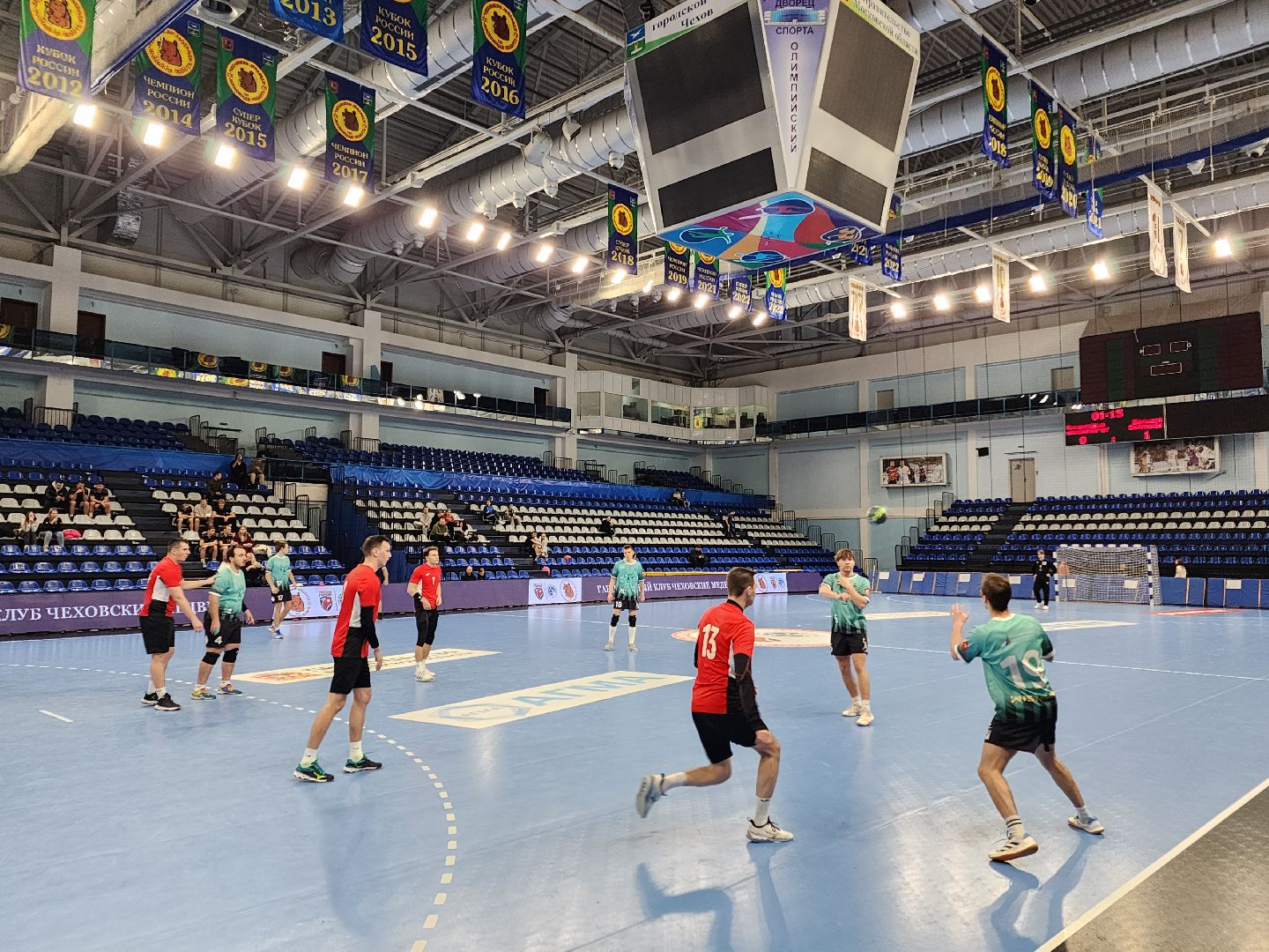 чехов,дворец спорта олимпийский, любительский турнир по гандболу, герои города, любители и профессионалы, разные возрастные категории, рекордное количество команд, круговая система, отборочные игры,  матчи плей-офф, расписание игр, чеховские медведи,крупнейший в россии турнир, всероссийские соревнования по гандболу, министерство спорта и туризма подмосковья,