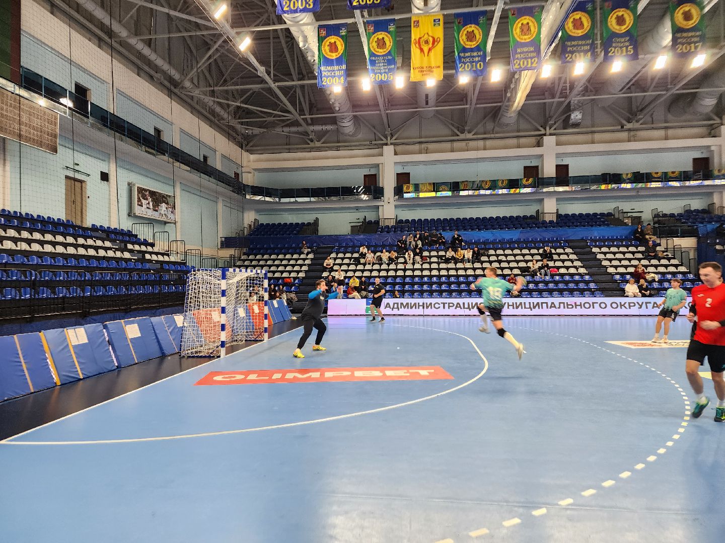 чехов,дворец спорта олимпийский, любительский турнир по гандболу, герои города, любители и профессионалы, разные возрастные категории, рекордное количество команд, круговая система, отборочные игры,  матчи плей-офф, расписание игр, чеховские медведи,крупнейший в россии турнир, всероссийские соревнования по гандболу, министерство спорта и туризма подмосковья,