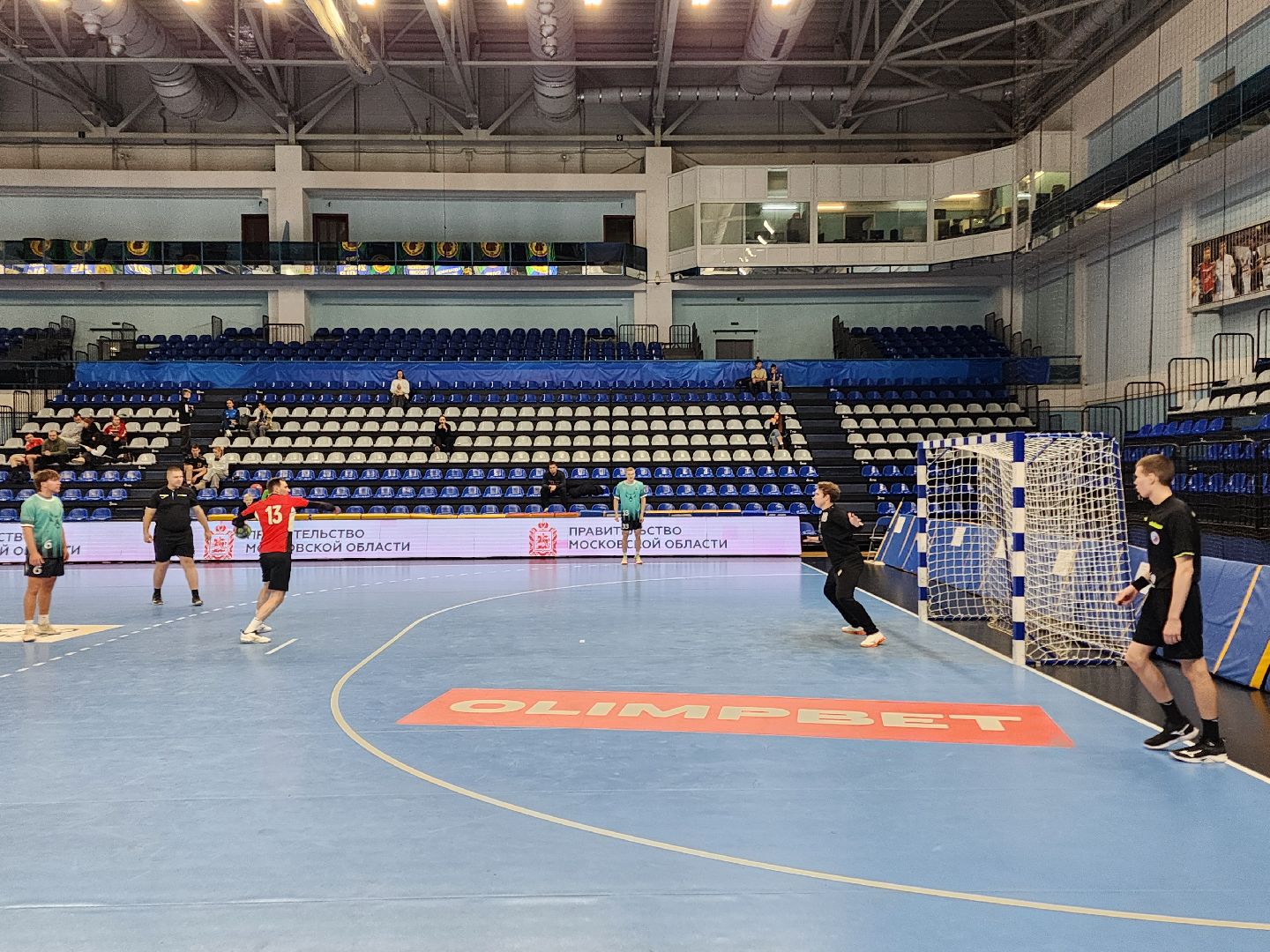 чехов,дворец спорта олимпийский, любительский турнир по гандболу, герои города, любители и профессионалы, разные возрастные категории, рекордное количество команд, круговая система, отборочные игры,  матчи плей-офф, расписание игр, чеховские медведи,крупнейший в россии турнир, всероссийские соревнования по гандболу, министерство спорта и туризма подмосковья,