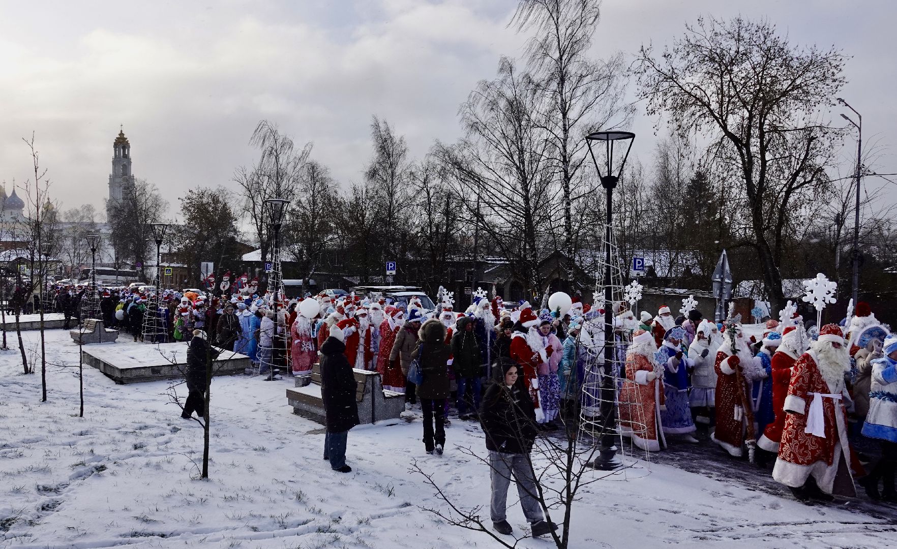 зима в подмосковье , сергиев посад , сергиево-посадский городской округ, парад дедов морозов  , новый год,