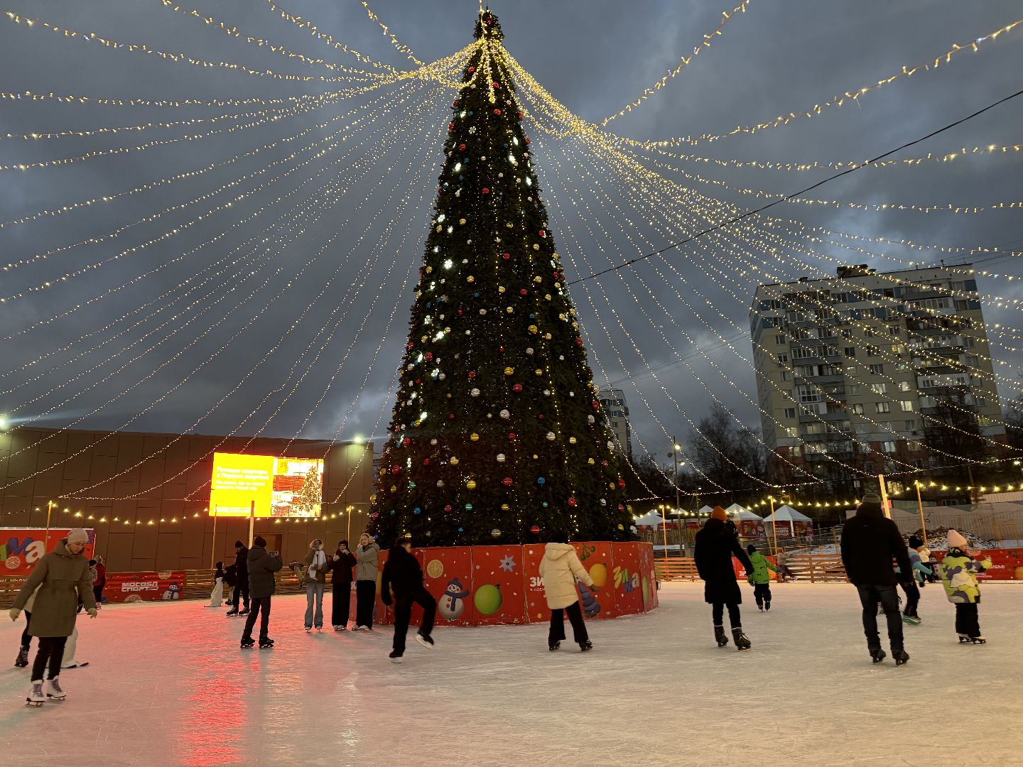 каток в видном, ленинский городской округ, зима в  подмосковье,