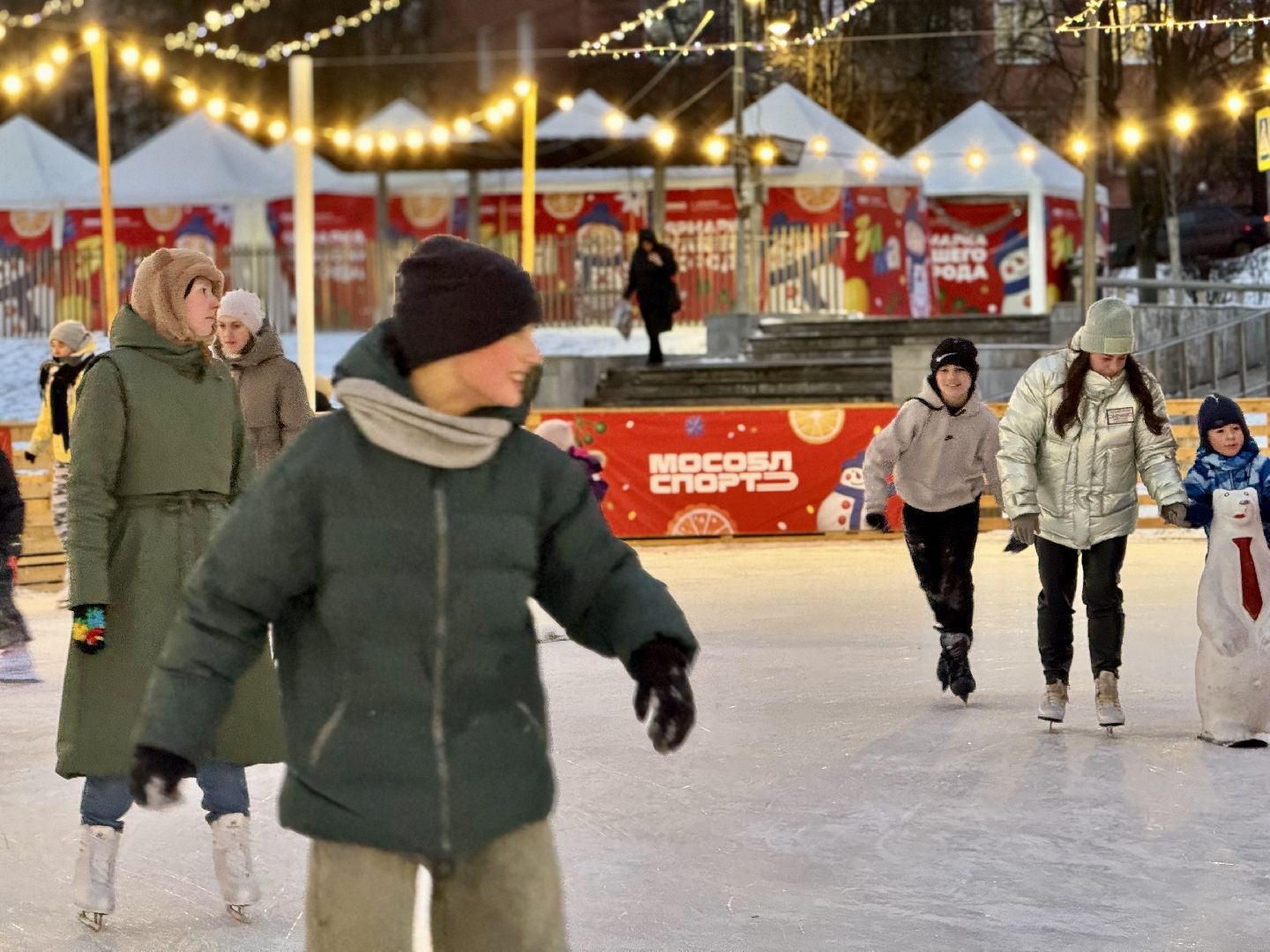 каток в видном, ленинский городской округ, зима в  подмосковье,
