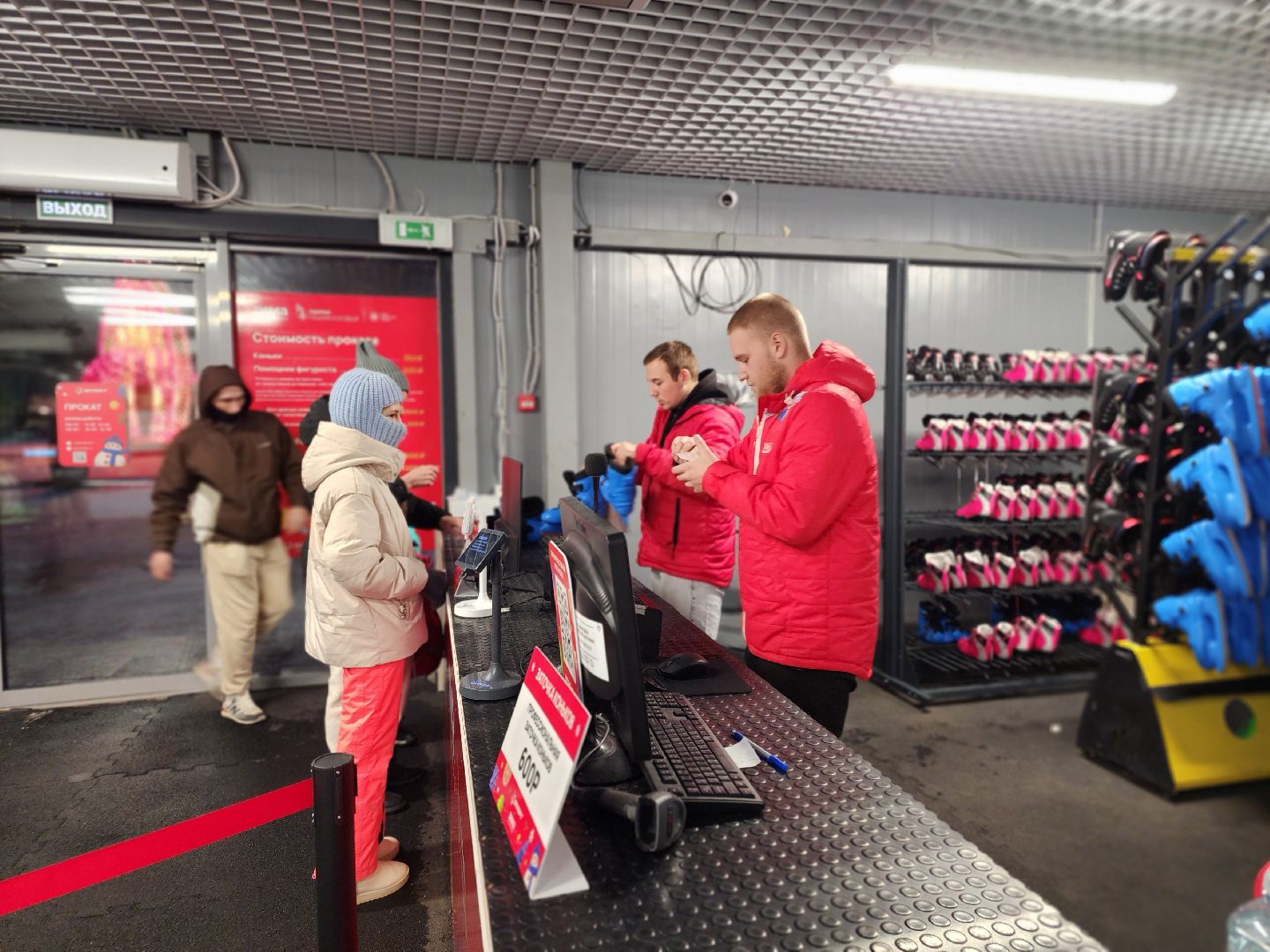 сергиев посад, сергиево-посадский городской округ, скитские пруды, зима в  подмосковье, зима в парках, паркисказкиторжество, каток, катание в парке, прокат коньков,