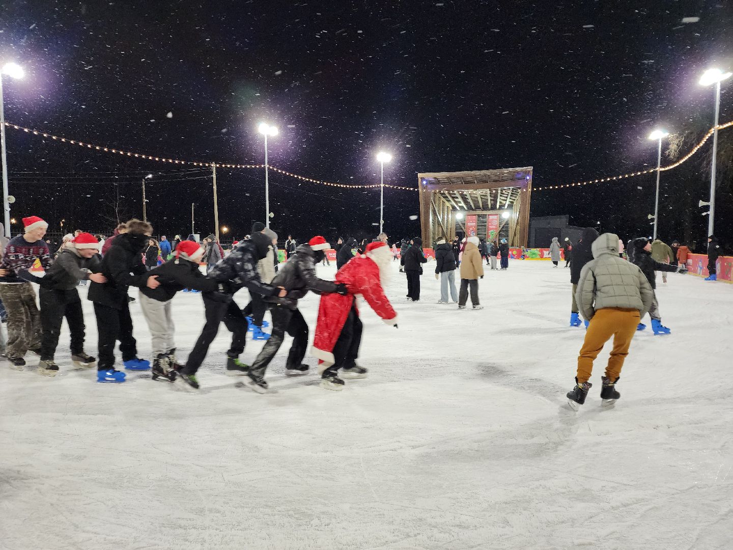 сергиев посад, сергиево-посадский городской округ, скитские пруды, зима в  подмосковье, зима в парках, паркисказкиторжество, каток, катание в парке, прокат коньков,