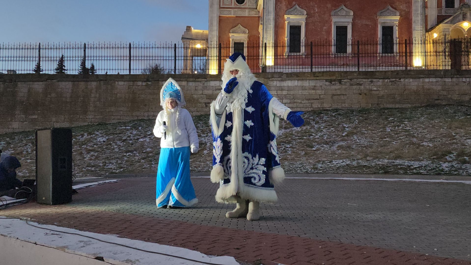 серпухов, соборная гора, в серпухове зажгли новогоднюю елку,