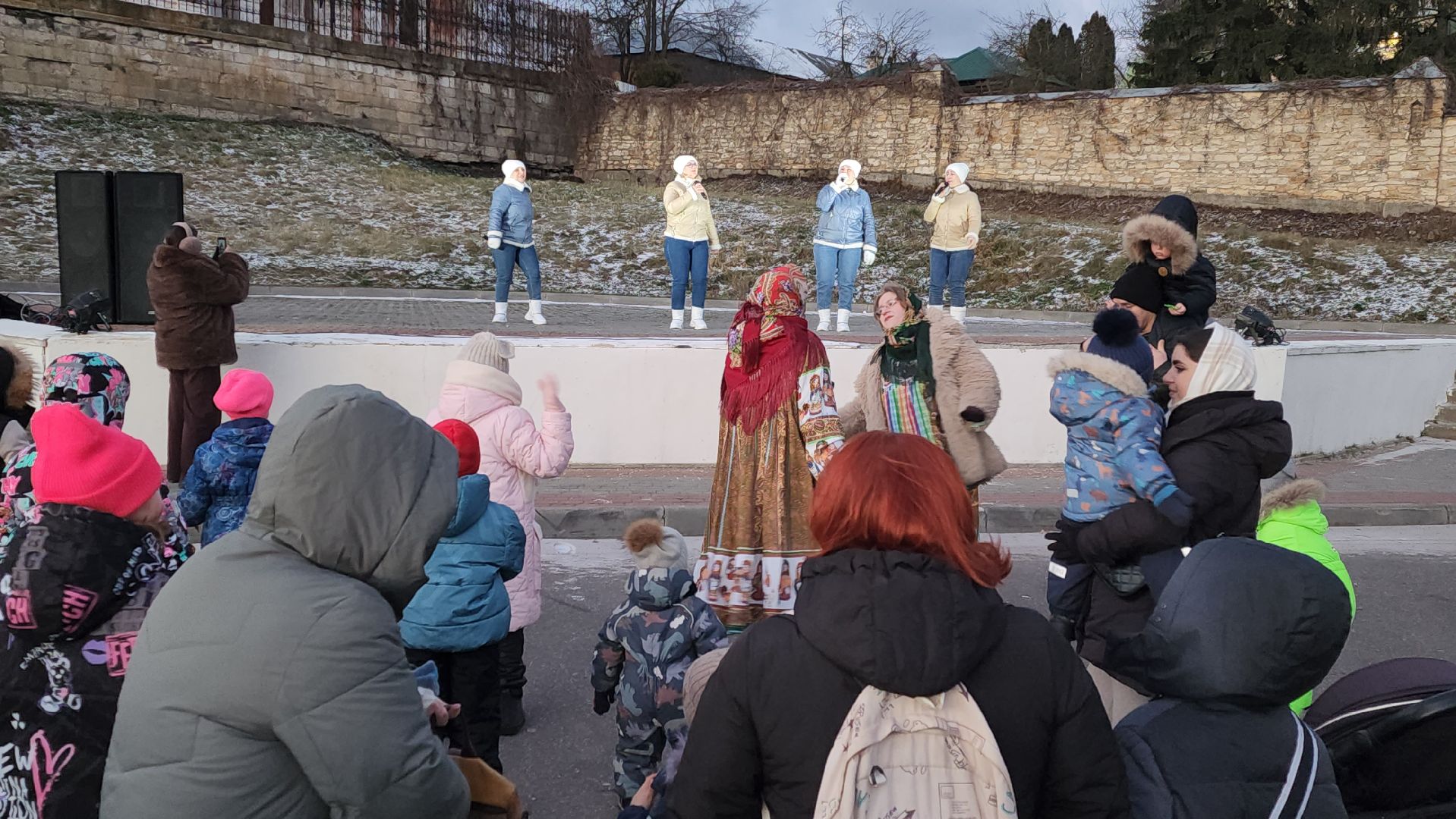 серпухов, соборная гора, в серпухове зажгли новогоднюю елку,