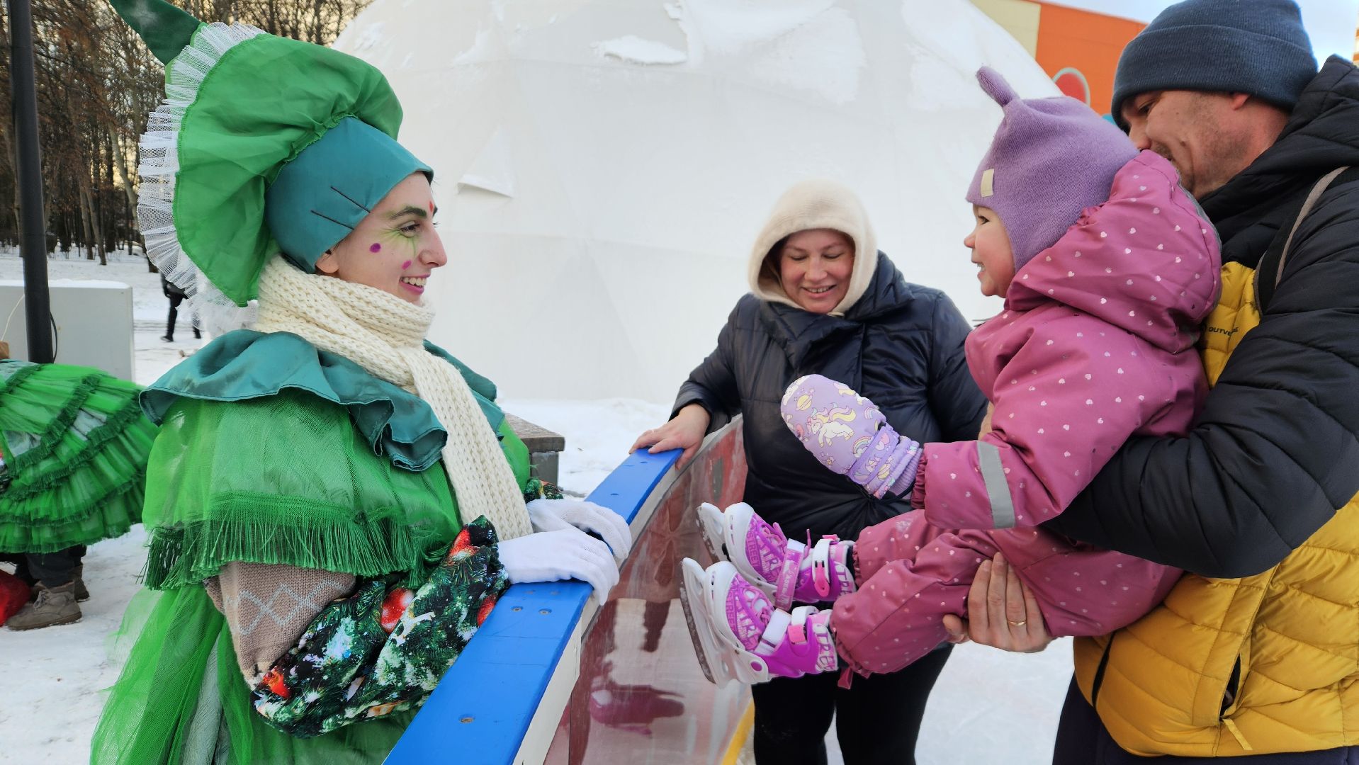 долгопрудный, центральный парк победы, зима в подмосковье 2025, ледовый каток, коньки,