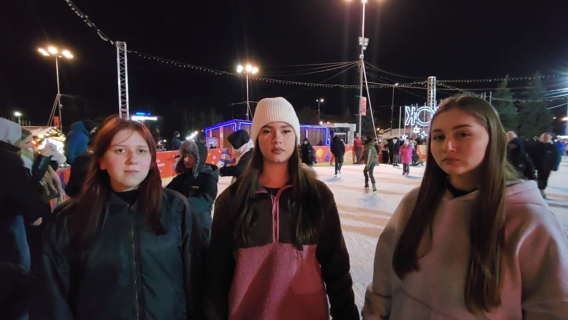 чехов, советская площадь, открытый каток, бесплатные сеансы катания, ледовая арена, катание на коньках, губернаторская программа, зима в подмосковье, расписание сеансов, зимний отдых, прокат коньков, заточка коньков, искусственный лед,