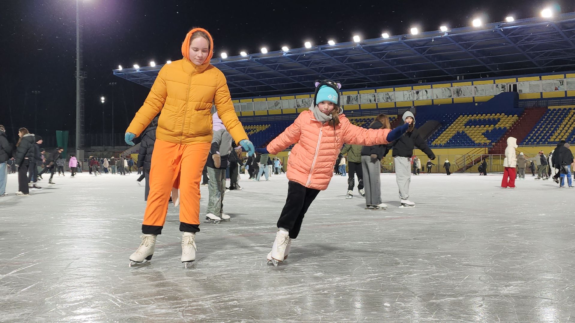 красногорск, массовые катания, коньки, зима в  подмосковье,