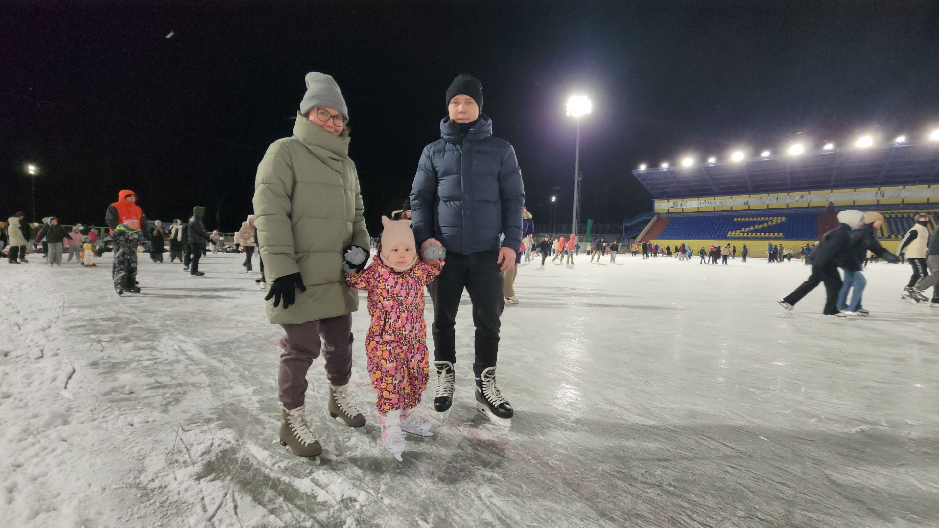 красногорск, массовые катания, коньки, зима в  подмосковье,