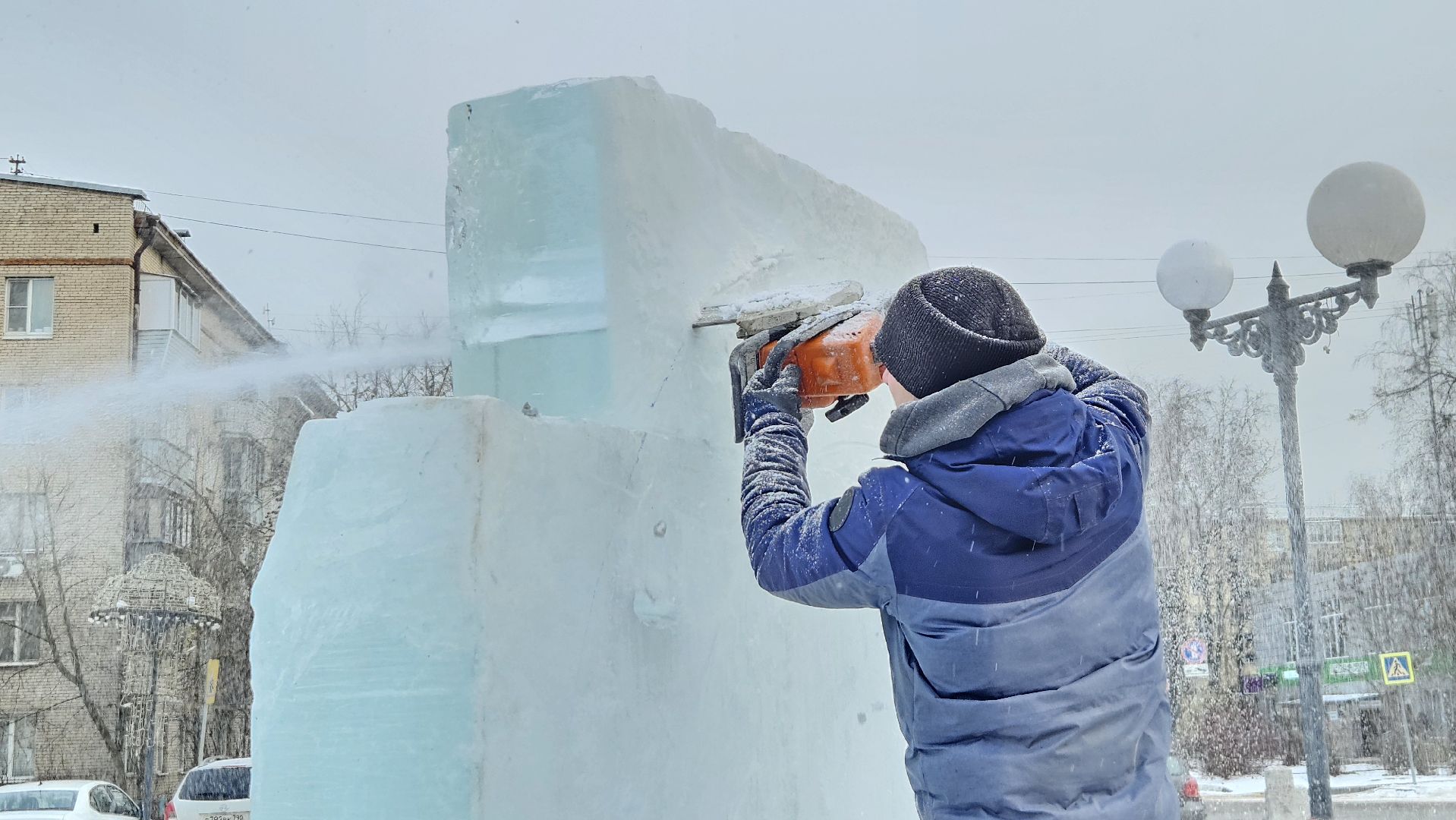 долгопрудный,зима в подмосковье 2025, площадь собина, лед, ледовые фигуры, ледовый городок,