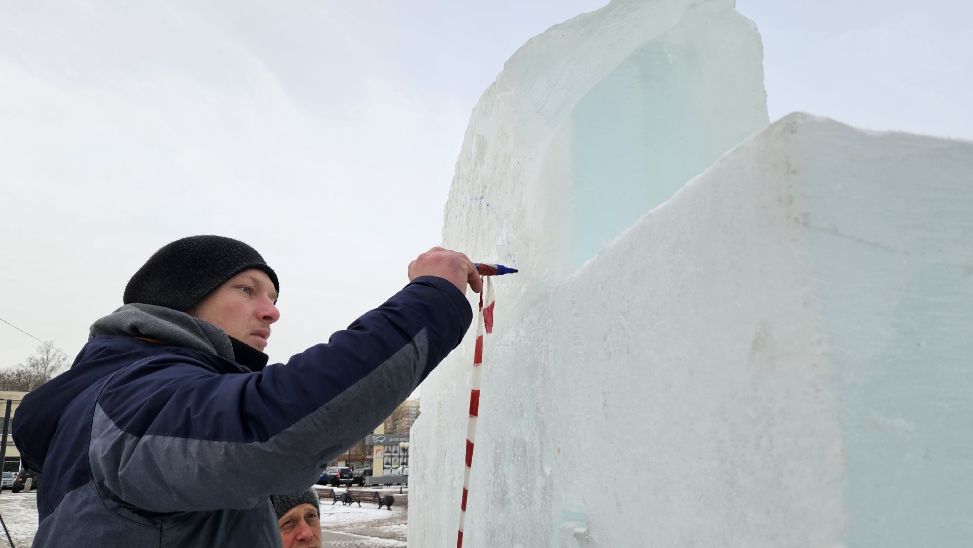 долгопрудный,зима в подмосковье 2025, площадь собина, лед, ледовые фигуры, ледовый городок,