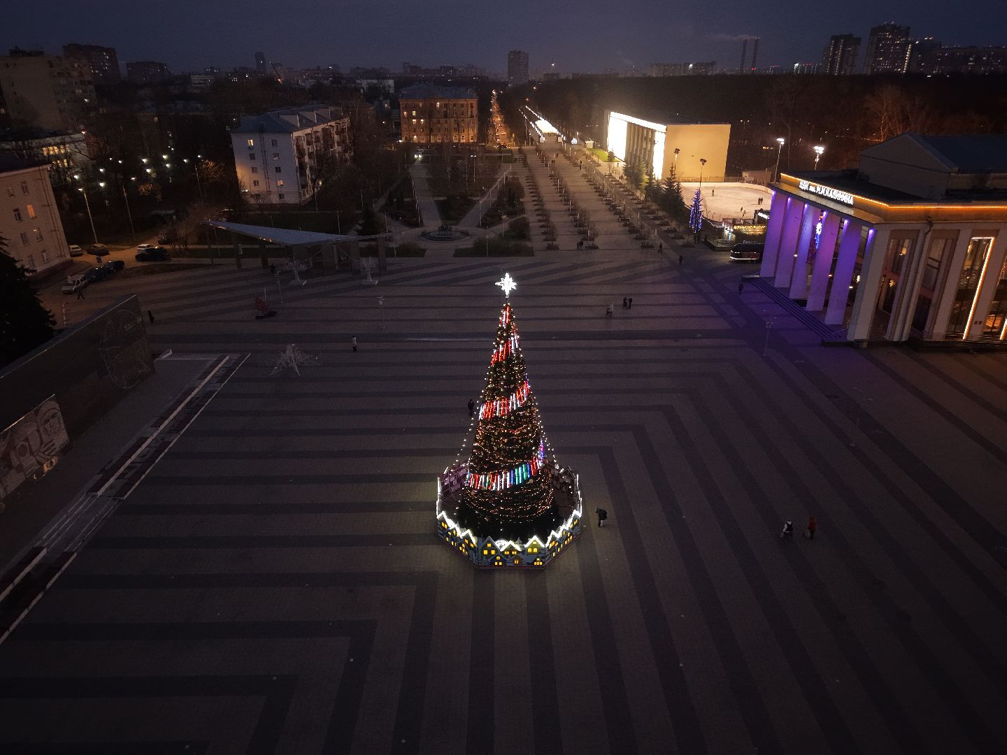 видео с коптера, елка в королеве, новогодняя елка на центральной площади королева,