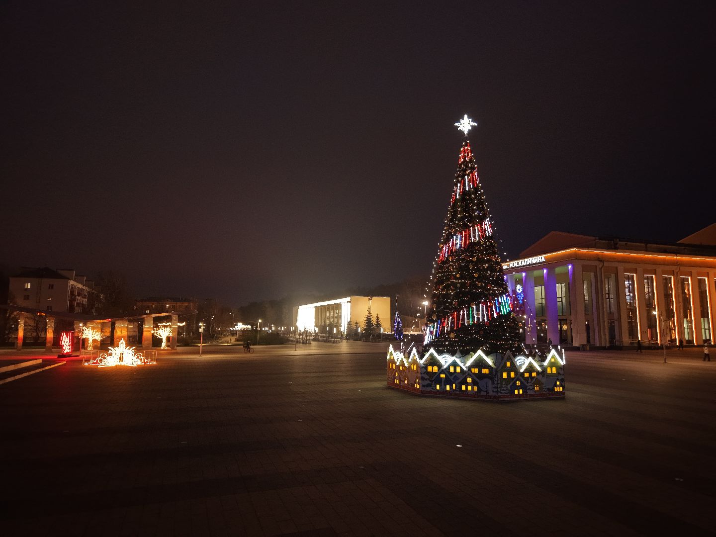 видео с коптера, елка в королеве, новогодняя елка на центральной площади королева,