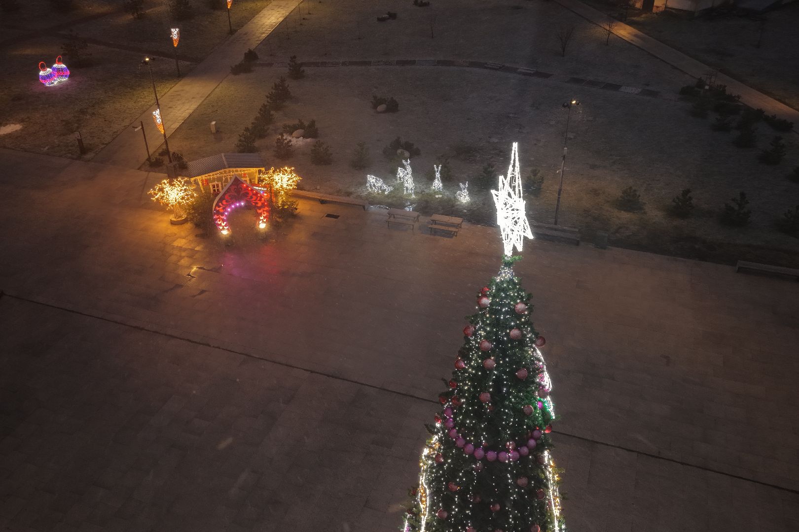 видео с коптера, новогодняя елка , елка в ликино-дулево,