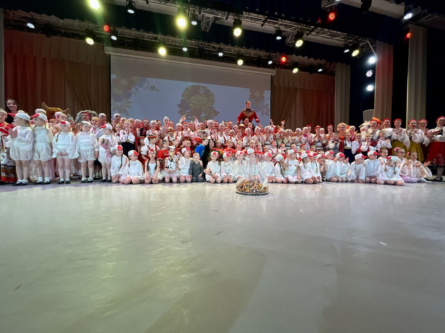 Наро-Фоминск, Наро-Фоминский городской округ. танец, культура Подмосковья, Веселинка, ансамбль танца