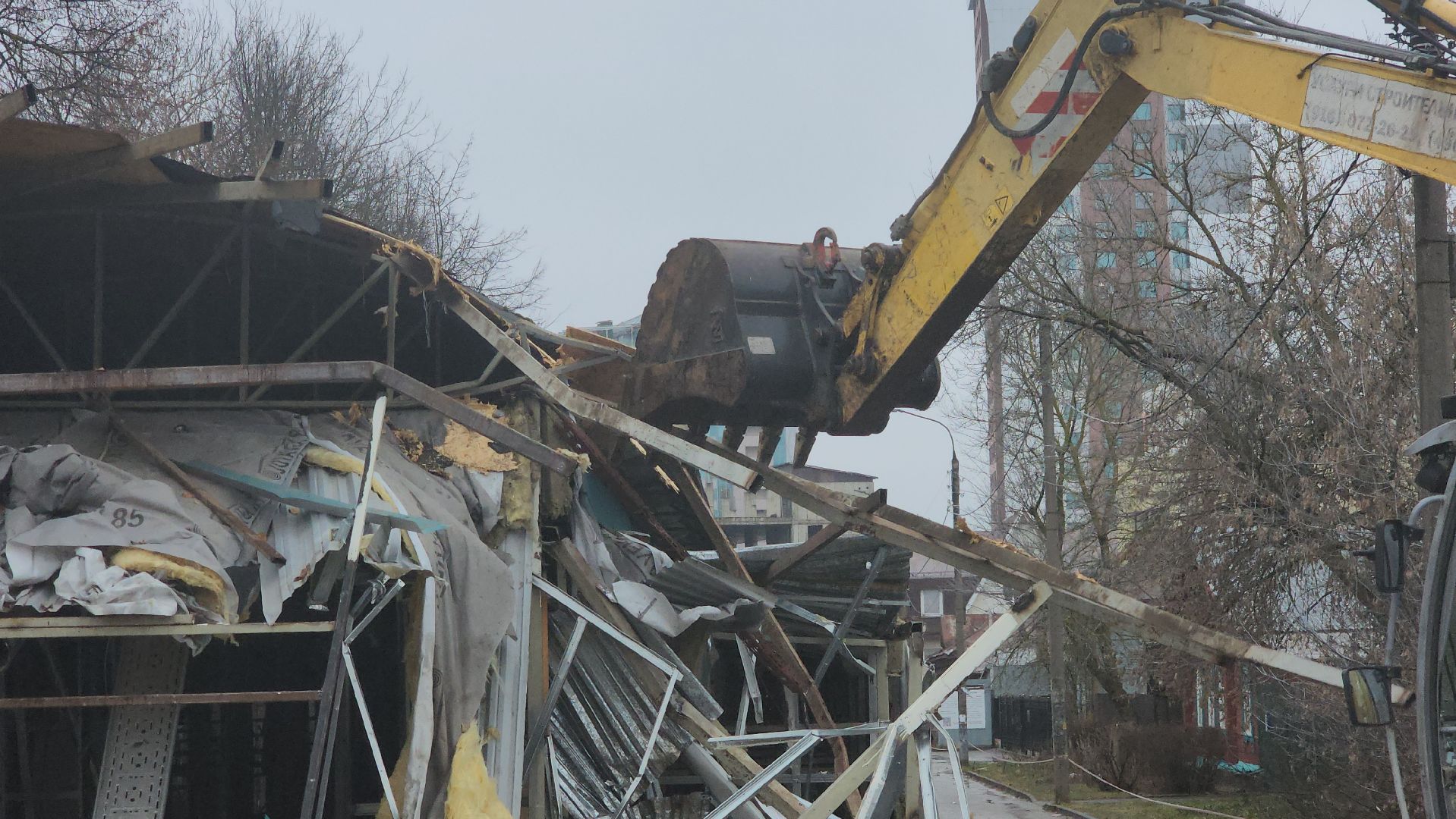 серпухов, торговые рядя на водонапорной улице, демонтаж трубы в серпухове, рынок труба в серпухове ,