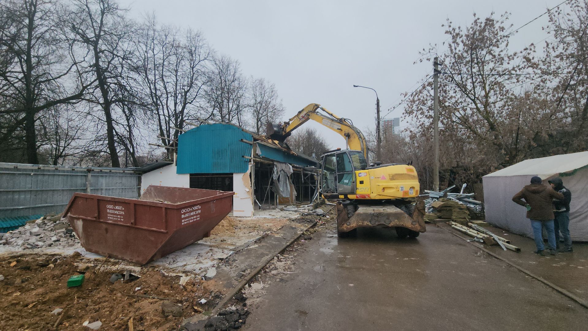 серпухов, торговые рядя на водонапорной улице, демонтаж трубы в серпухове, рынок труба в серпухове ,