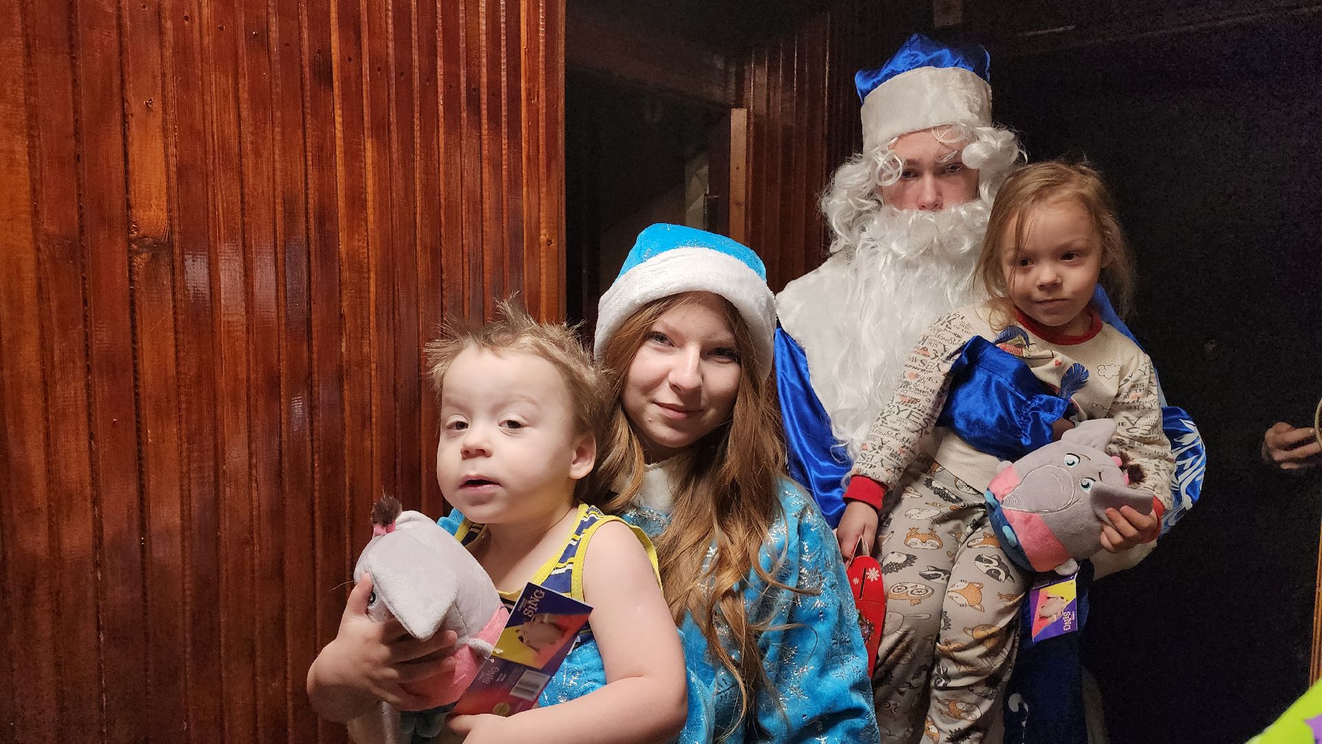 кашира, новый год, дед мороз, волонтеры, многодетные семьи,