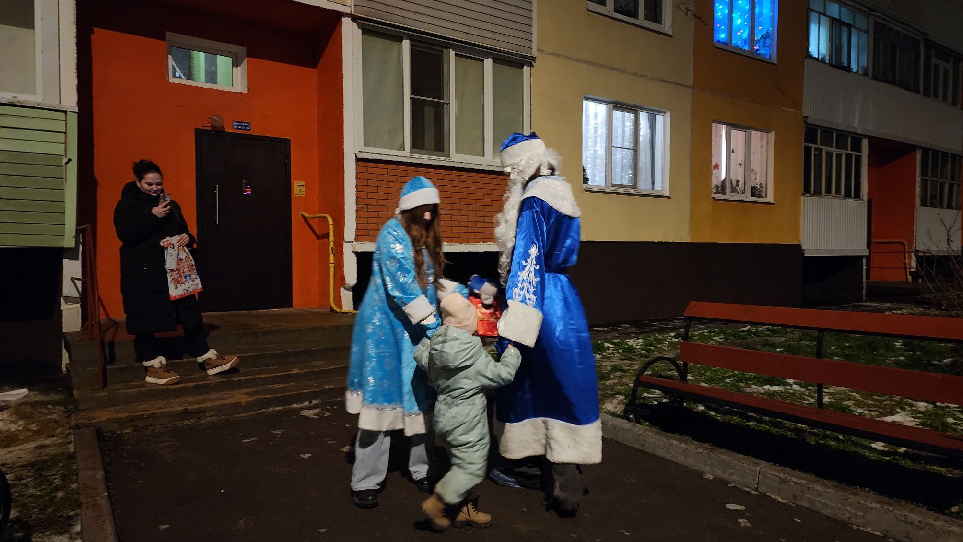 кашира, новый год, дед мороз, волонтеры, многодетные семьи,