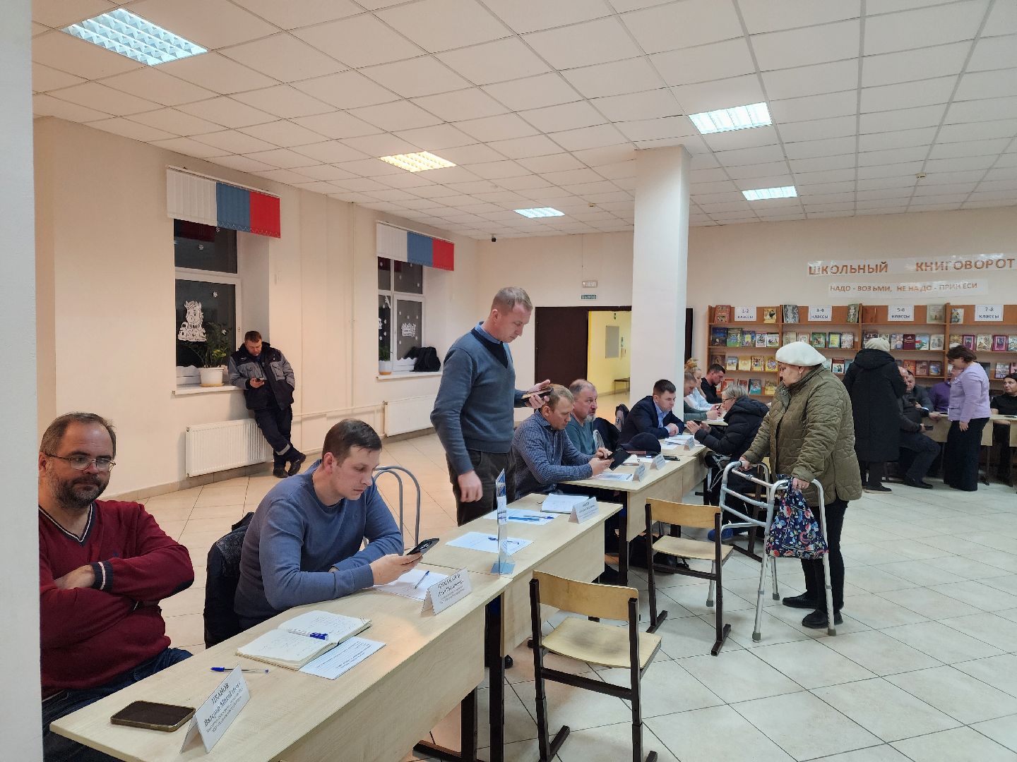 чехов, поселок любучаны, выездная администрация, встреча с жителями, обращения граждан, мемориал воинской славы, памятник, благоустройство территории, освещение, лавочки и урны, реставрация памятника, лариса новикова, александр тетерин, управление благоустройства, глава округа михаил собакин,